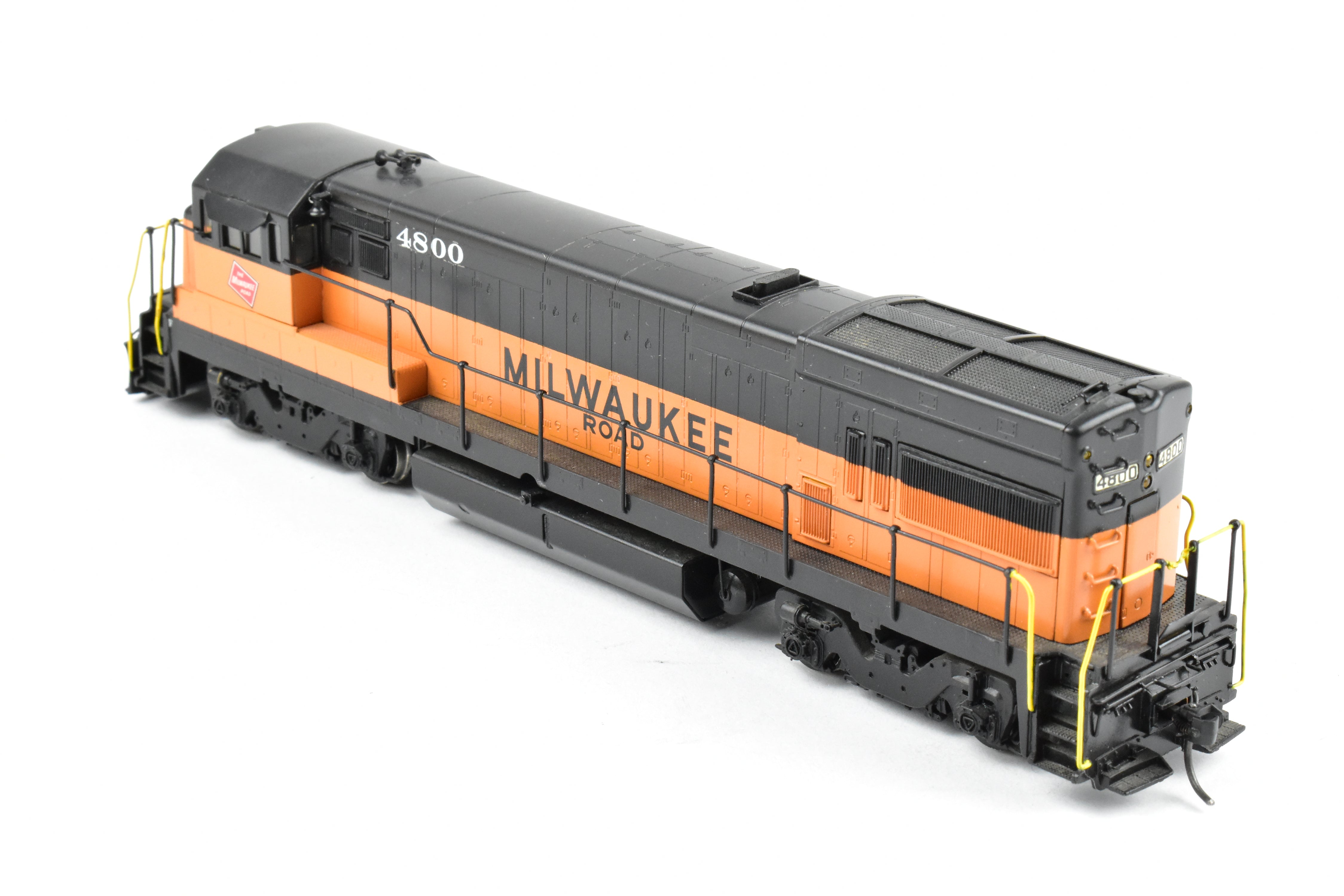 HO Scale Brass Model of Oriental Limited MILW - Milwaukee Road GE U - 23B 2300 HP Low Hood Locomotive With FB - 2 Trucks and CP #4800 Decoration