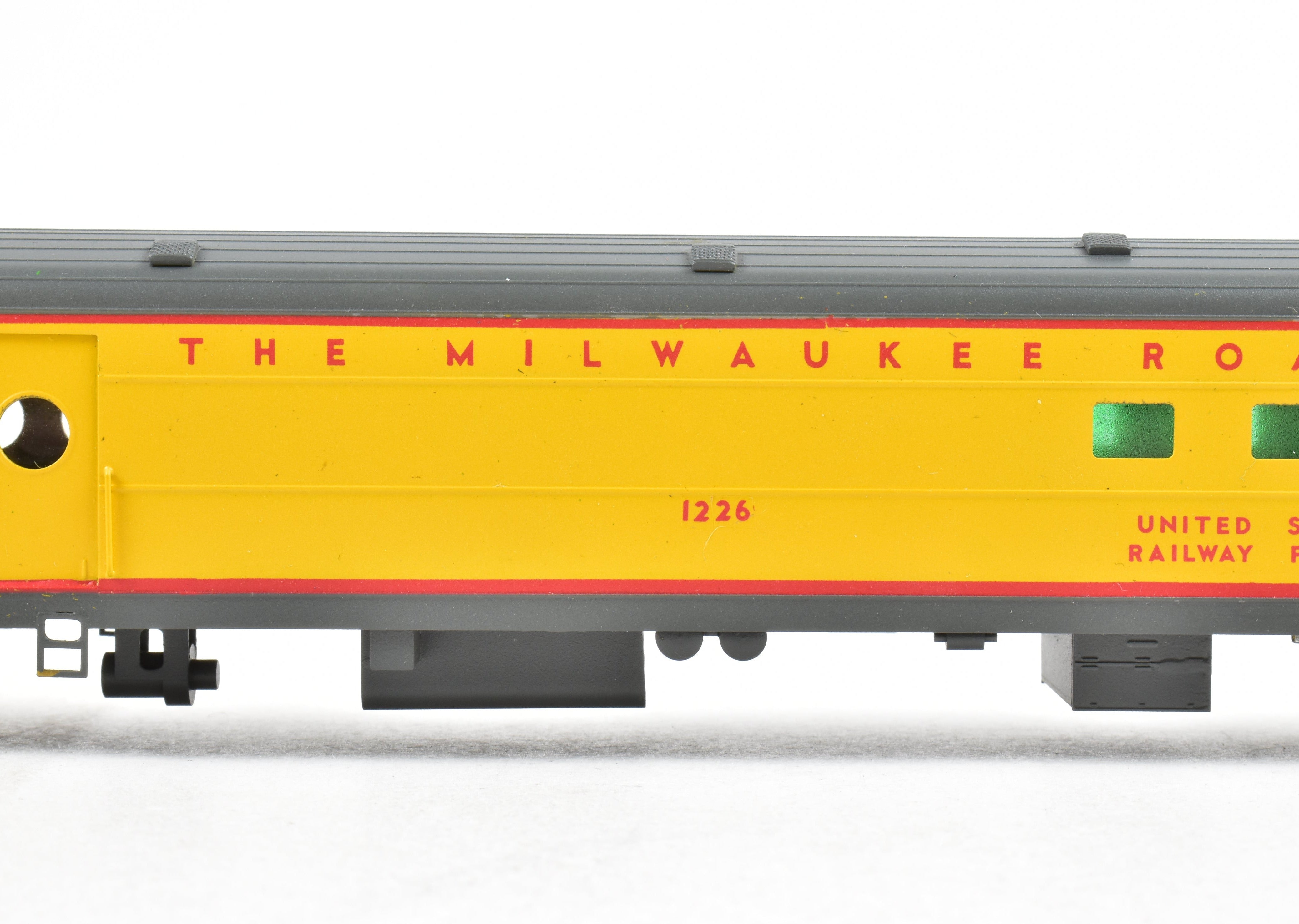 Custom Painted HO Brass Soho Milwaukee Road #1226 Baggage - RPO Model