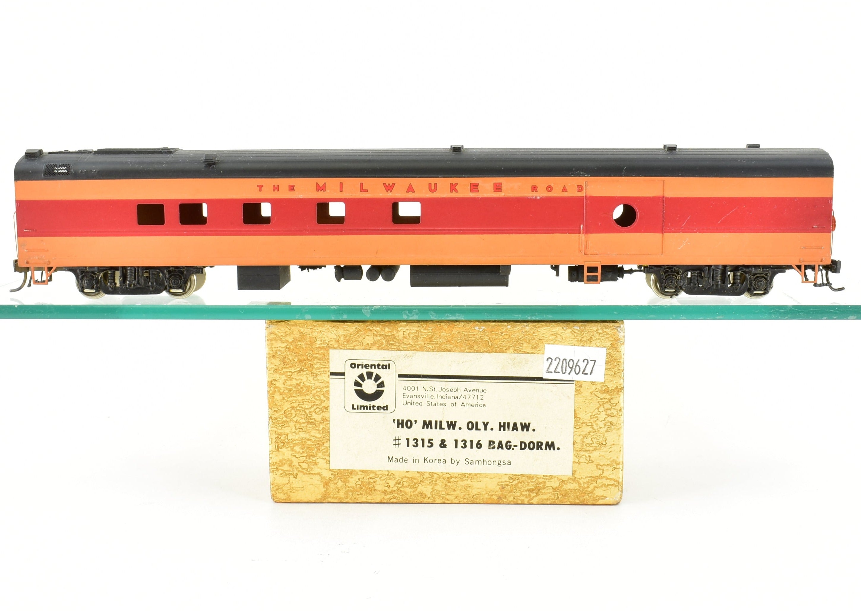 HO Scale Brass Model Train - Oriental Limited MILW - Milwaukee Road Olympain Hiawatha #1315 or 1316 Baggage Dormitory Car by CP