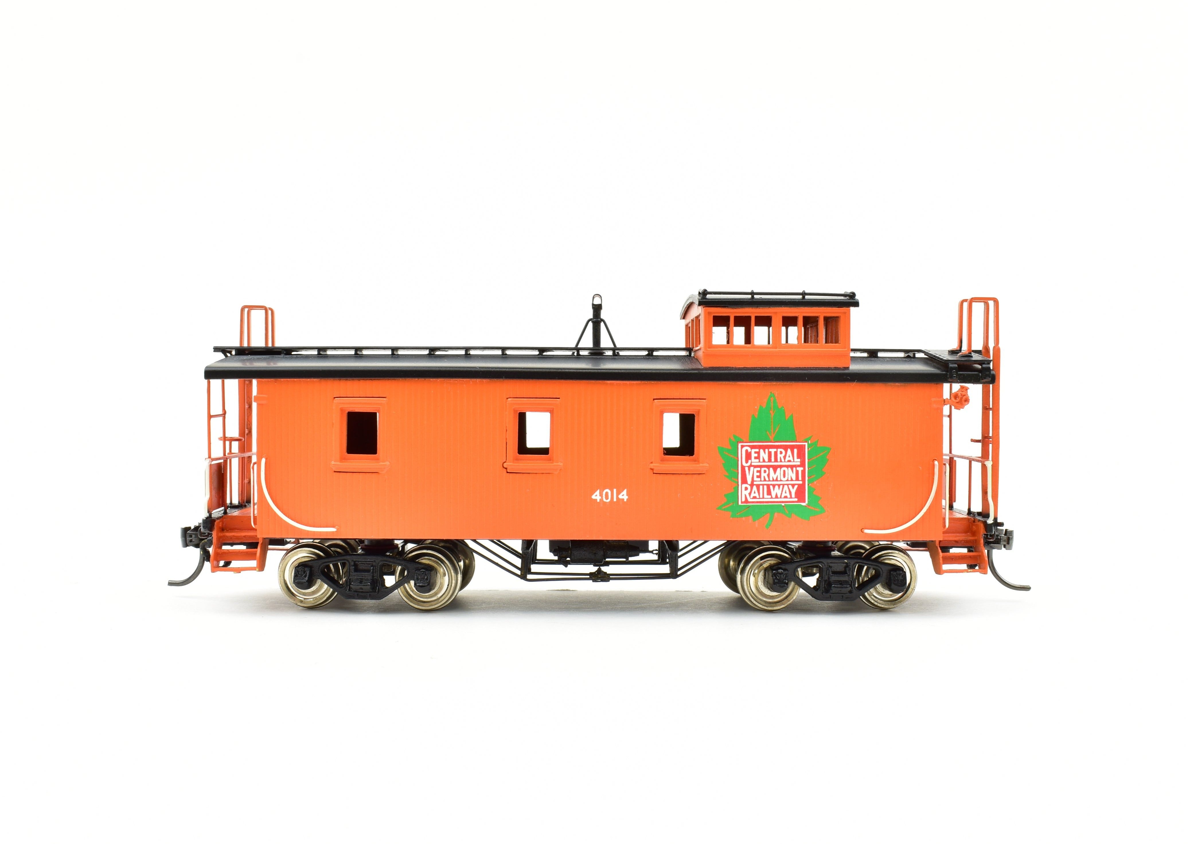 High - Quality HO Scale Brass Pacific Fast Mail (PFM) SKI - Built Central Vermont Wood Caboose with Factory Painting