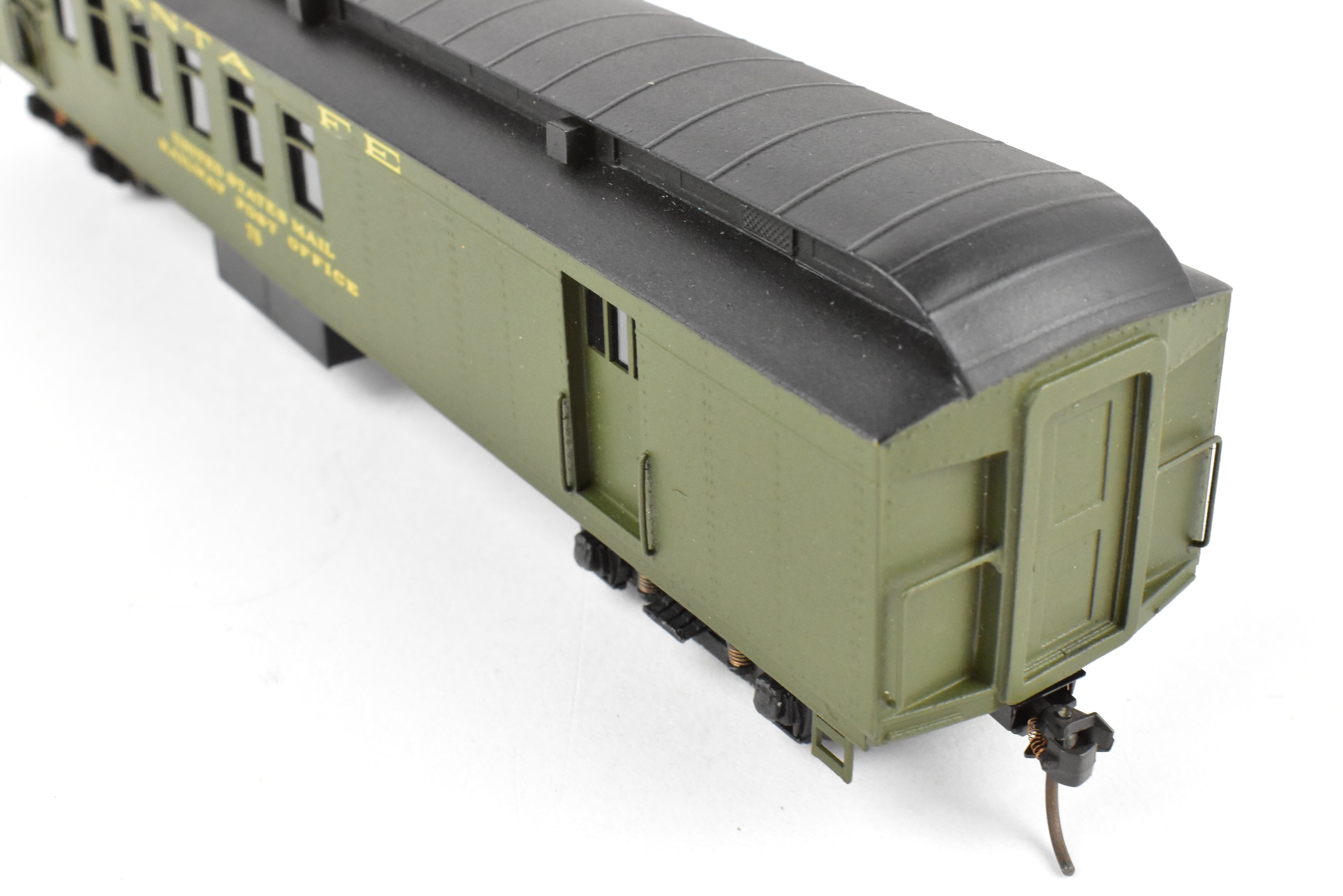 HO Scale Brass ATSF Santa Fe Heavyweight RPO Car with Custom Paint and Metal Wheels