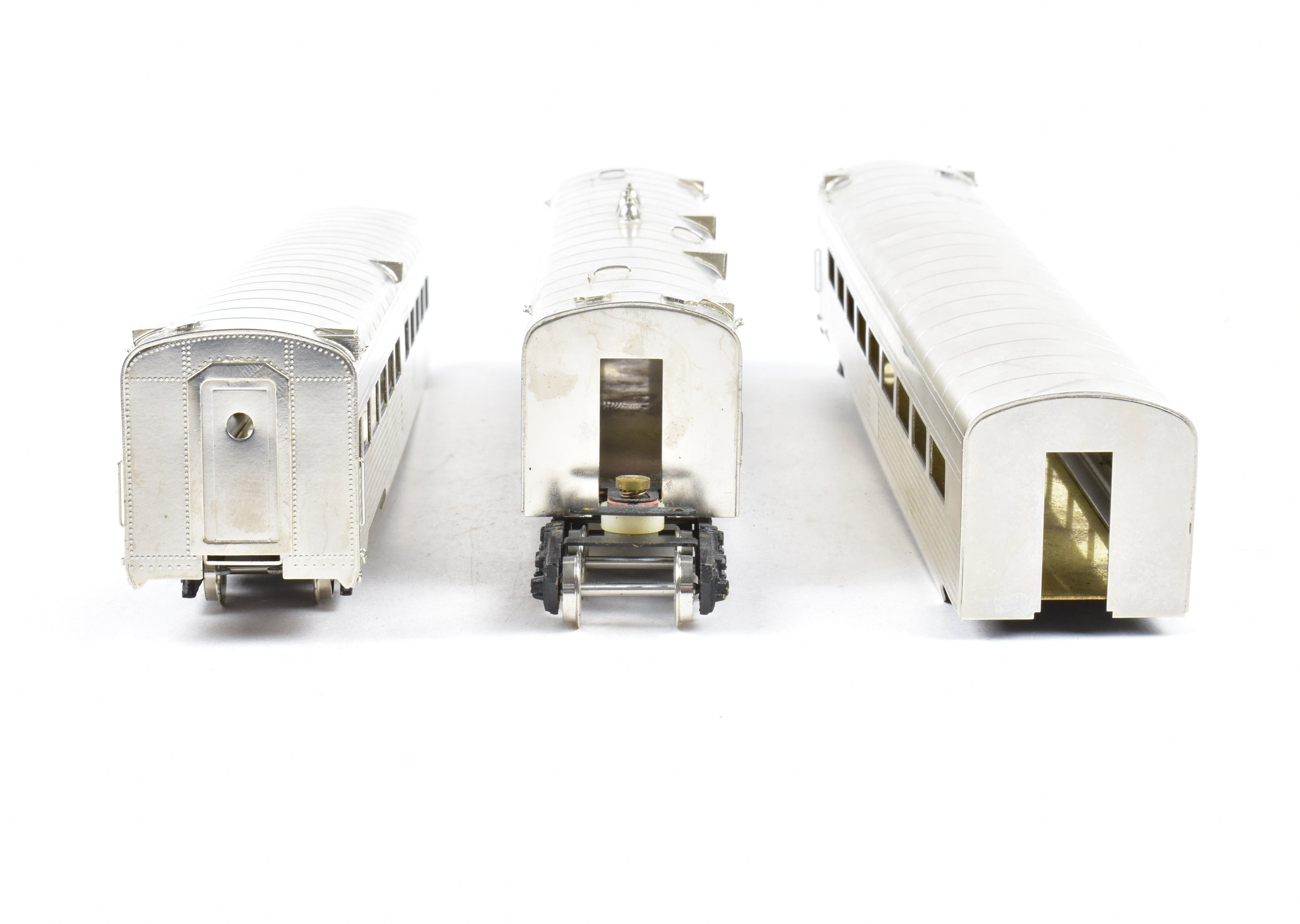 HO Scale Brass Model Train - Southern Pacific 204-Foot Three-Unit Articulated Diner with Corrugated Sides by Brass Soho