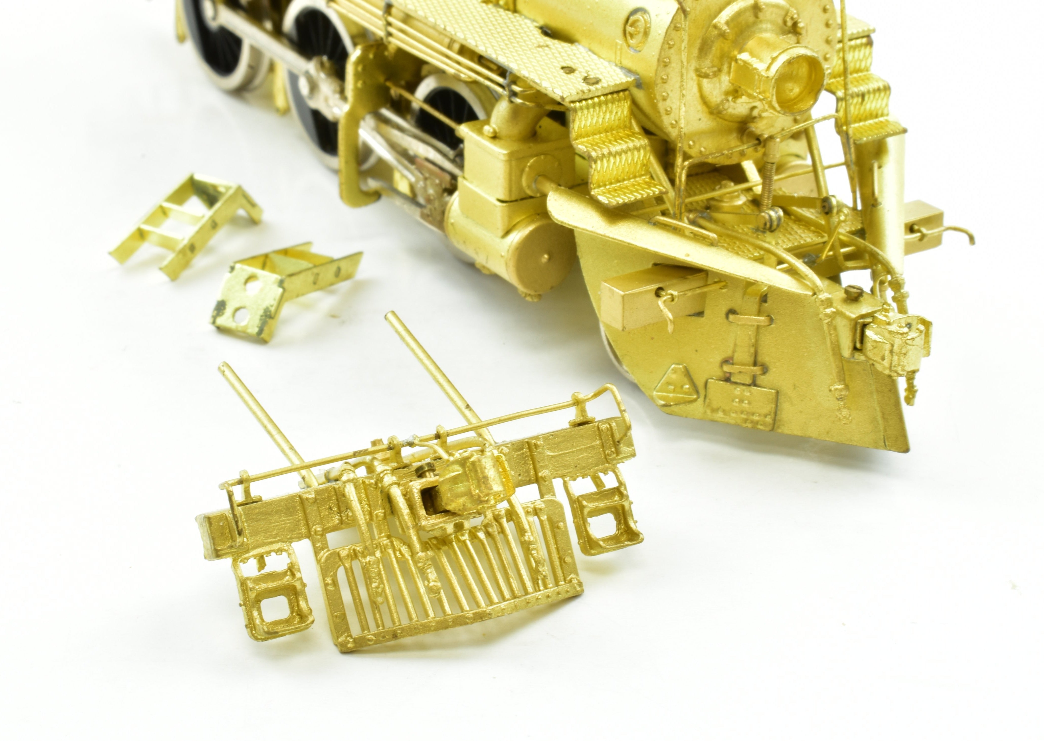 HO Brass Pacific Fast Mail Samhongsa B&M Boston & Maine B-15 2-6-0 with Snow Plow