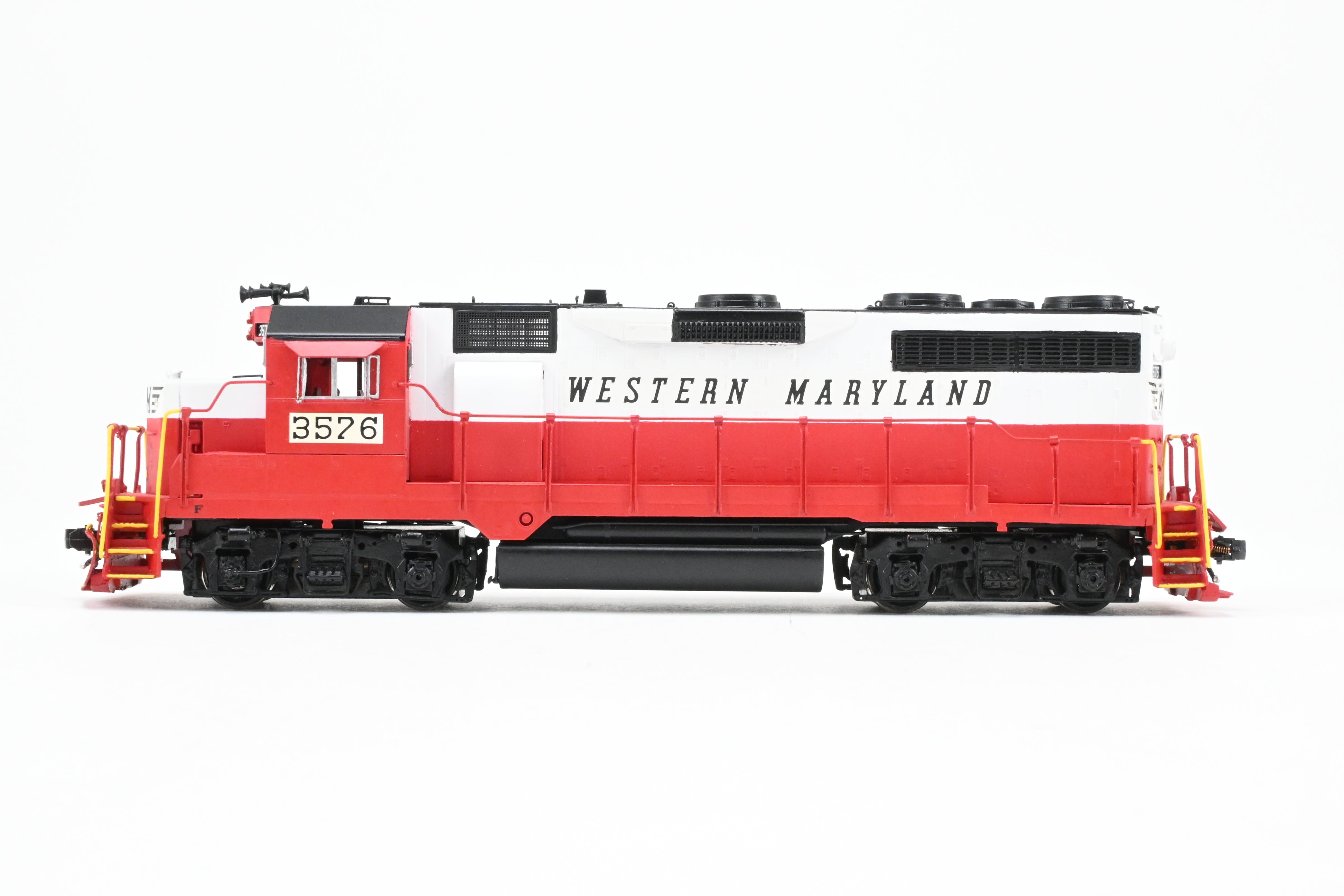 HO Scale Brass Model Train - Western Maryland EMD GP35 2500HP Low Hood Freight Locomotive No. 3576 by Oriental Limited