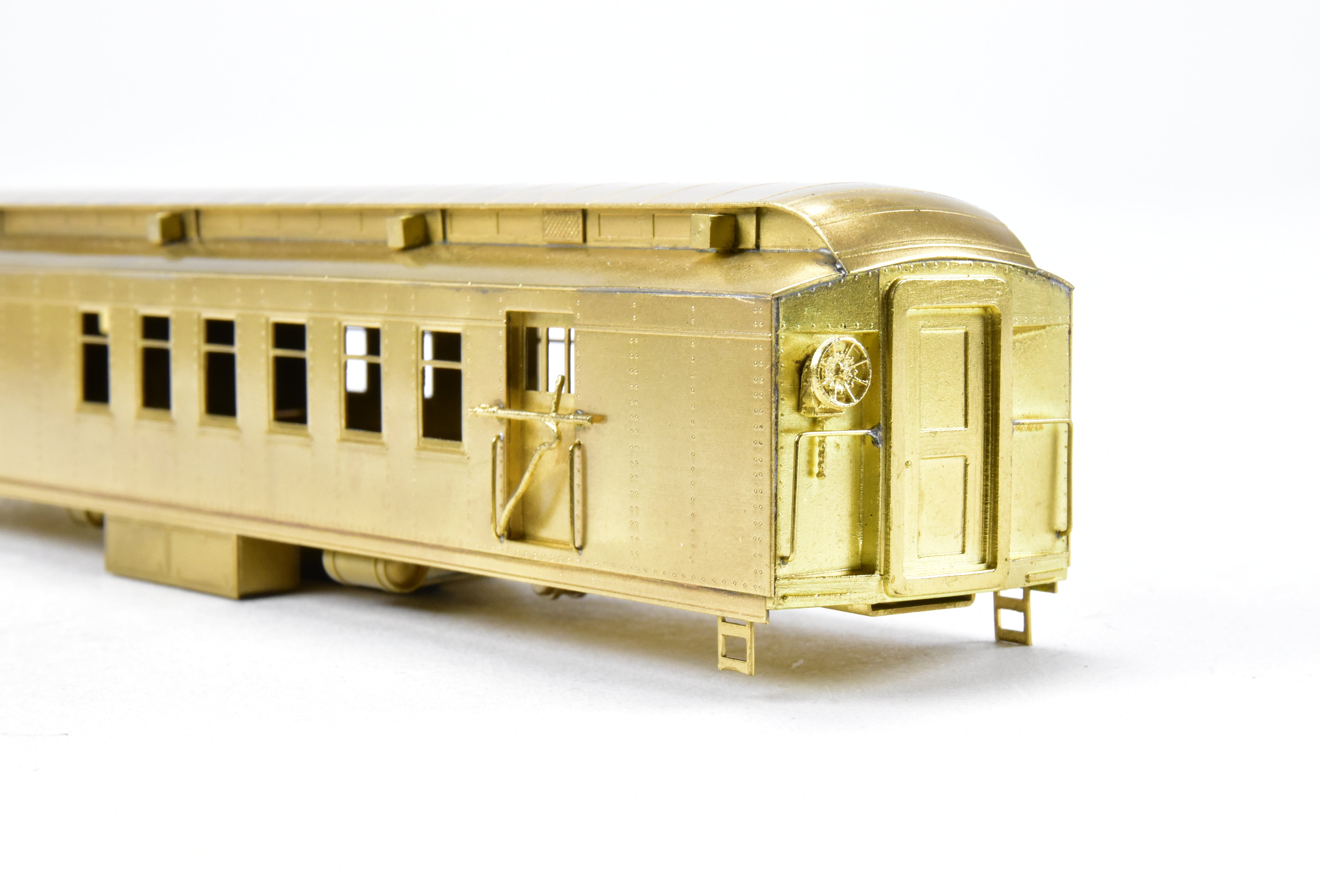 HO Scale Brass ATSF - Santa Fe Heavyweight RPO Car with Central Valley Metal - Wheel Trucks