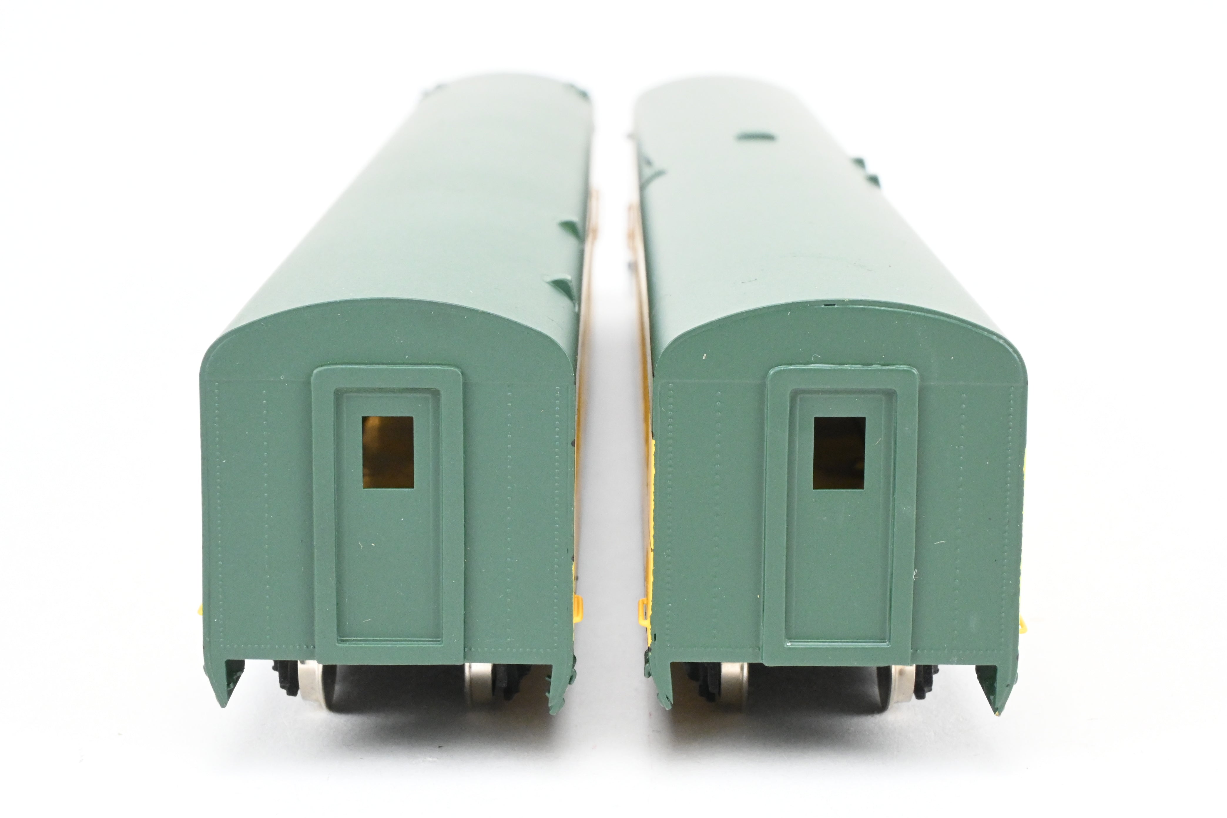 High - Quality HO Scale Brass Nickel Plate Products (NPP) Chicago & Northwestern (C&NW) Baggage and Parlor Car Set with Factory Painting