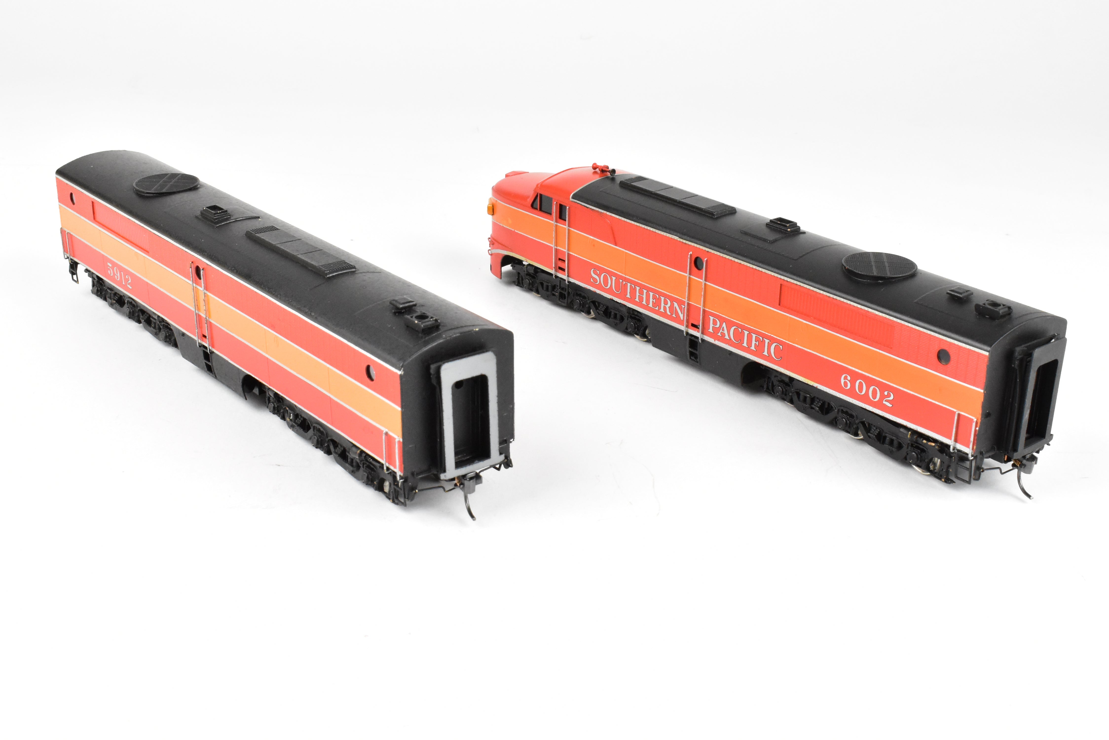 High - Quality HO Scale Brass Model Train Set - Southern Pacific Alco PA - 1/PB - 1 Limited Edition with Ajin Drives, DCC and Sound Function (CP Nos 6002/5912)