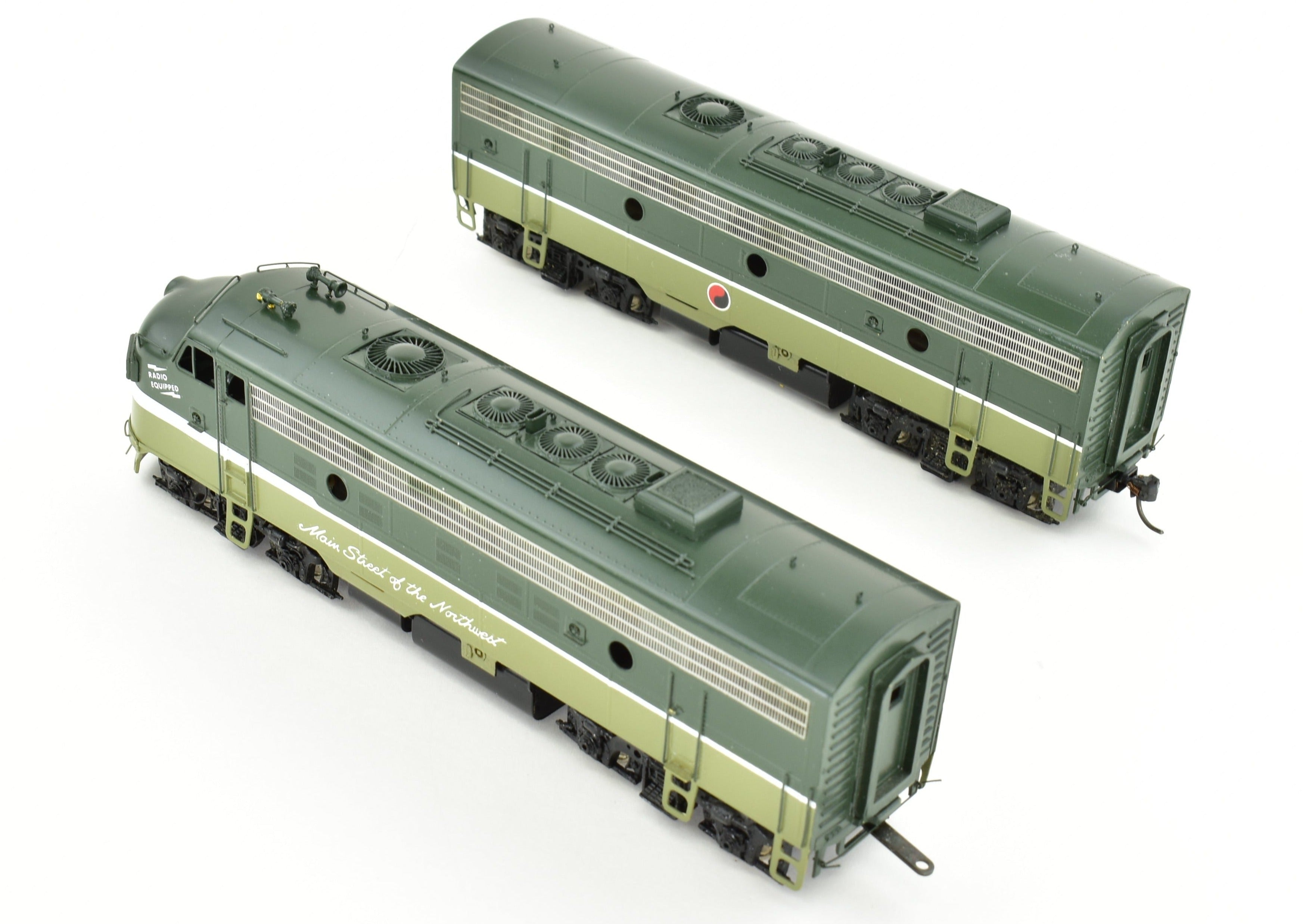 HO Scale Brass Oriental Limited NP EMD F9A/F9B Set with 1750 HP Factory Paint