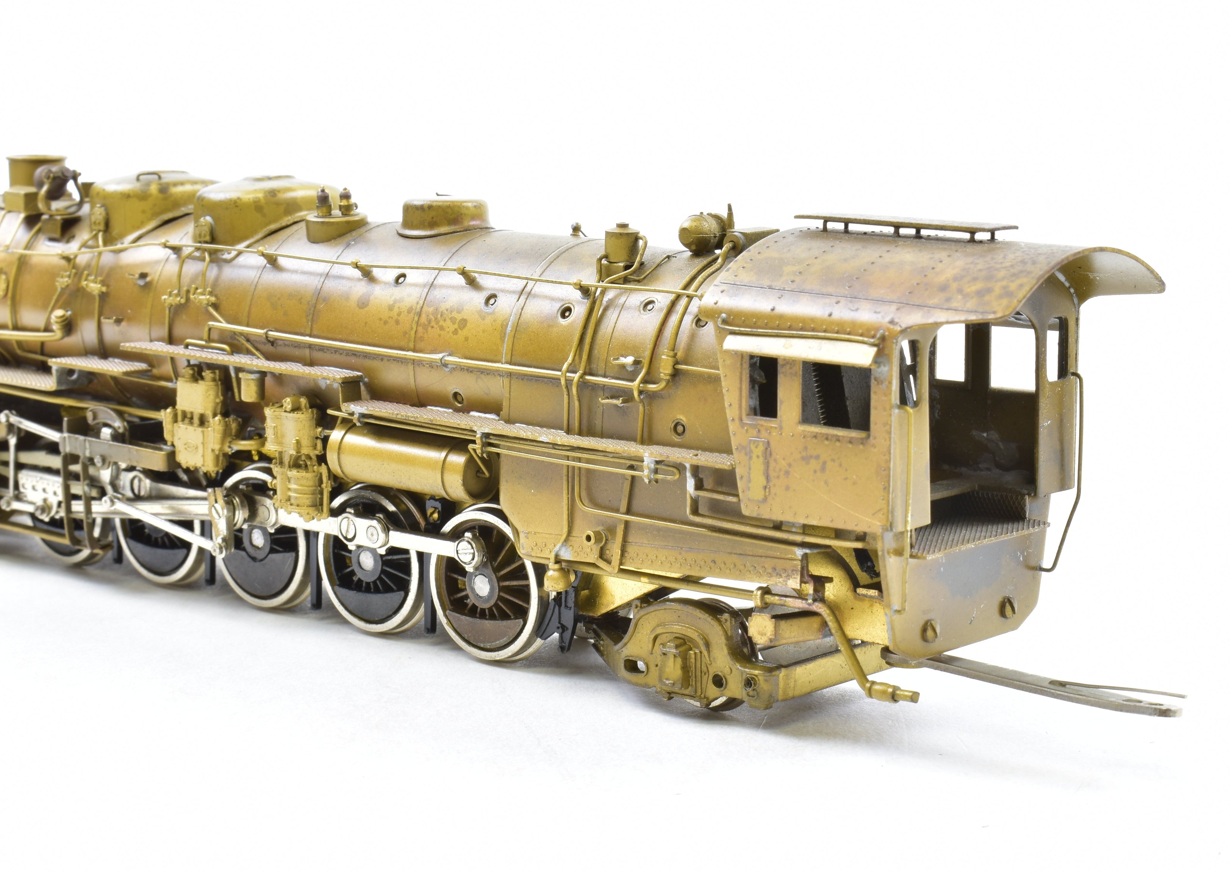 High - Quality HO Scale Brass Pacific Fast Mail Model Train - United ATSF - Santa Fe 2 - 10 - 2