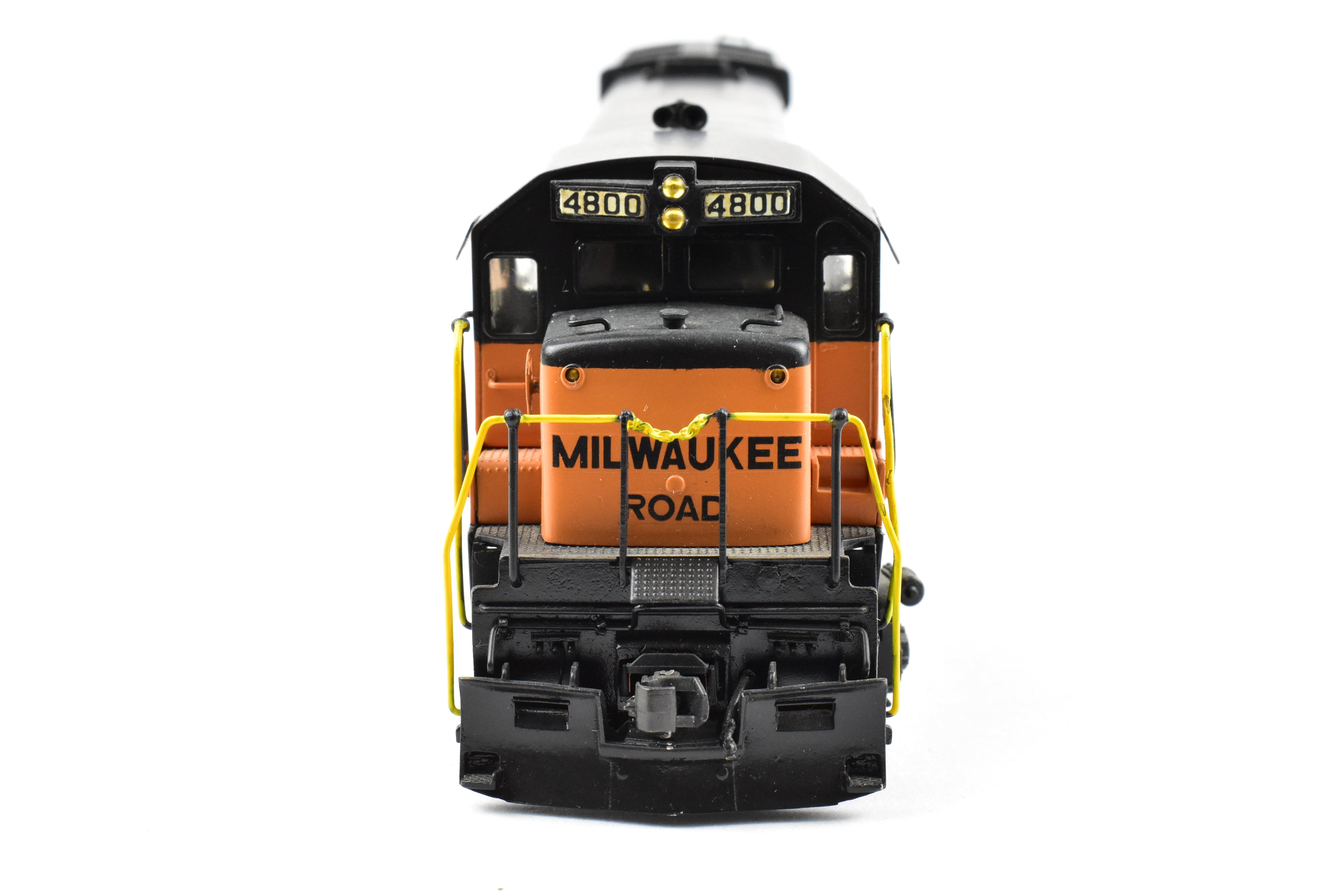 HO Scale Brass Model of Oriental Limited MILW - Milwaukee Road GE U - 23B 2300 HP Low Hood Locomotive With FB - 2 Trucks and CP #4800 Decoration