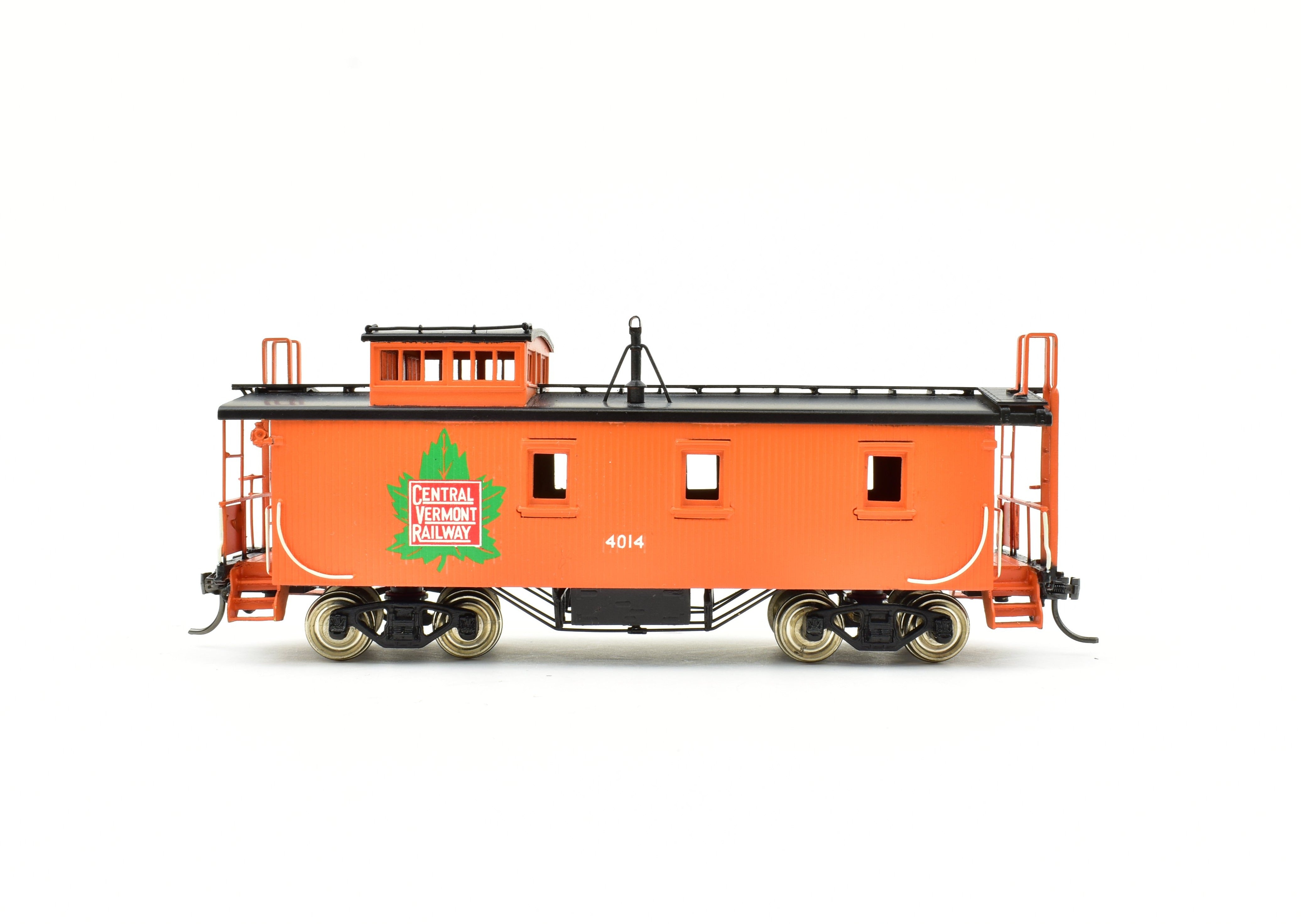 High - Quality HO Scale Brass Pacific Fast Mail (PFM) SKI - Built Central Vermont Wood Caboose with Factory Painting