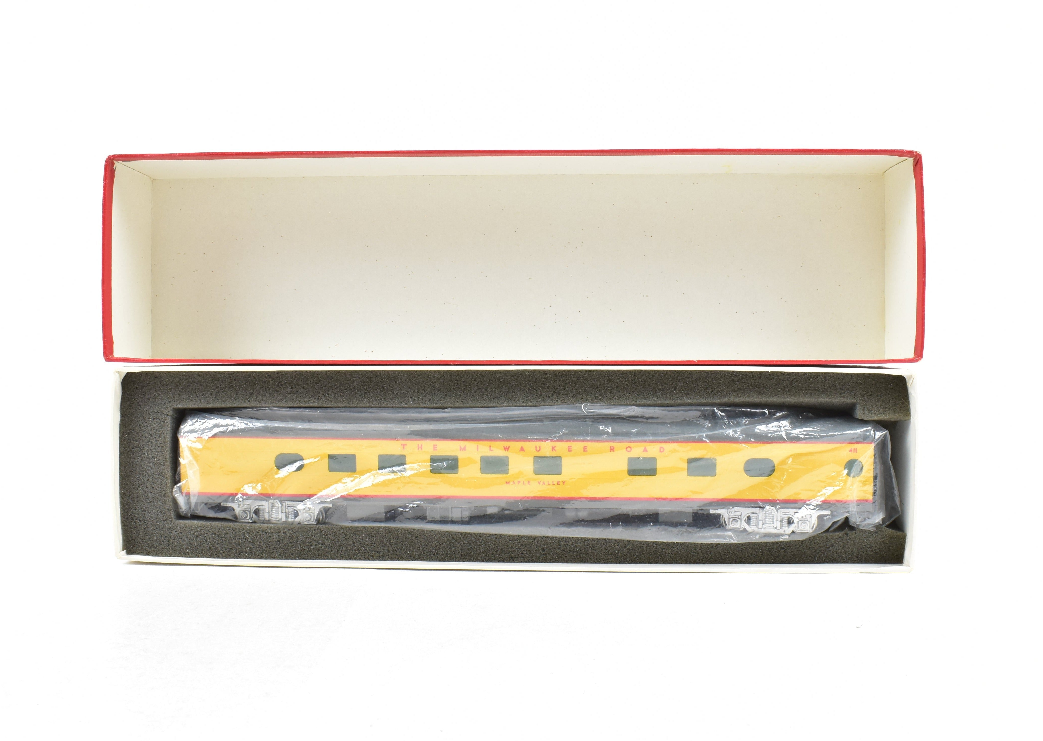 Custom Painted HO Brass Soho Milwaukee Road #411 Diner in UP Streamliner Colors