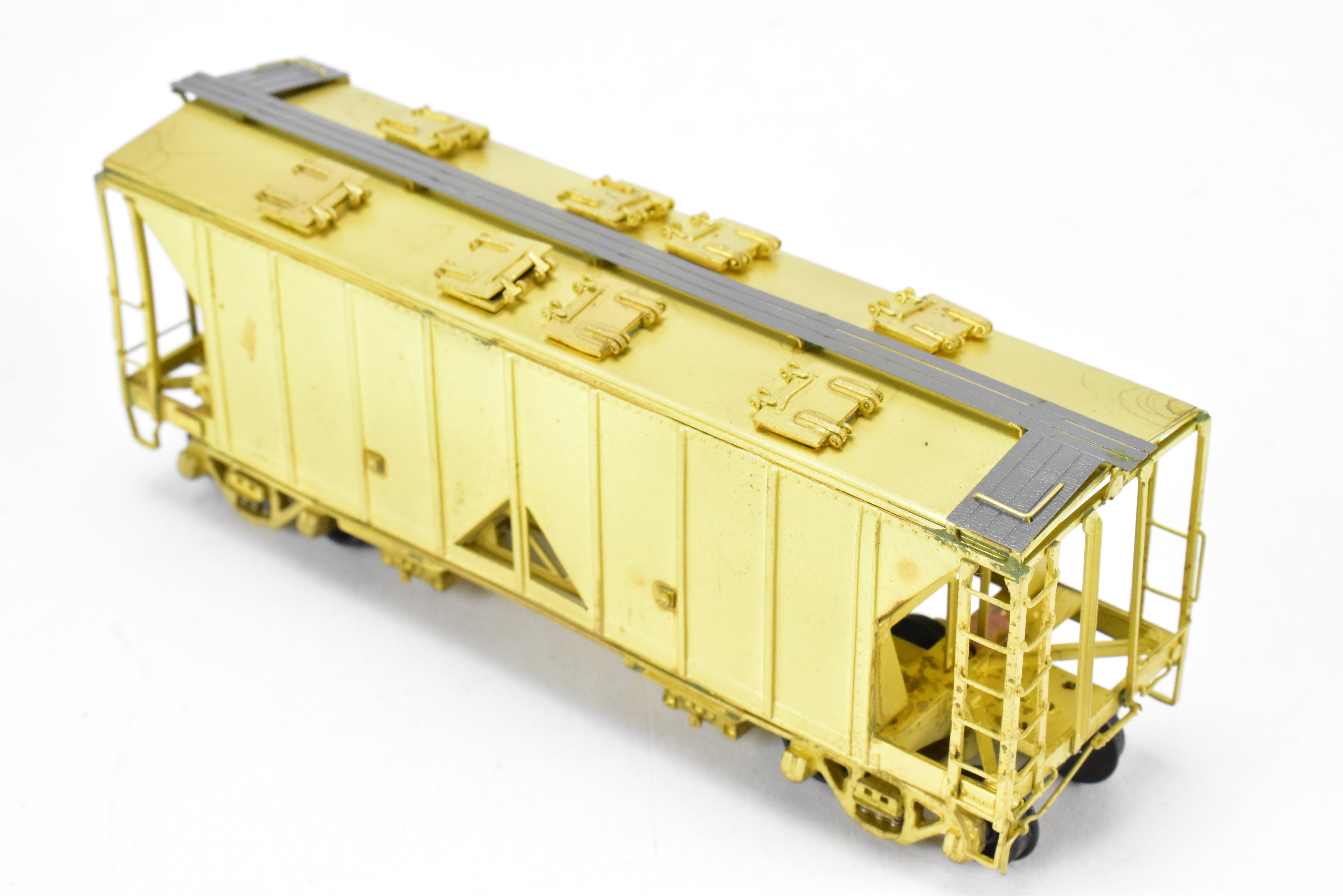 High - Quality HO Scale Brass Model of Pecos River Brass ATSF - Santa Fe ACF 34 - Foot Covered Hopper Class Ga - 45 in the Number Range of 182000 - 182009