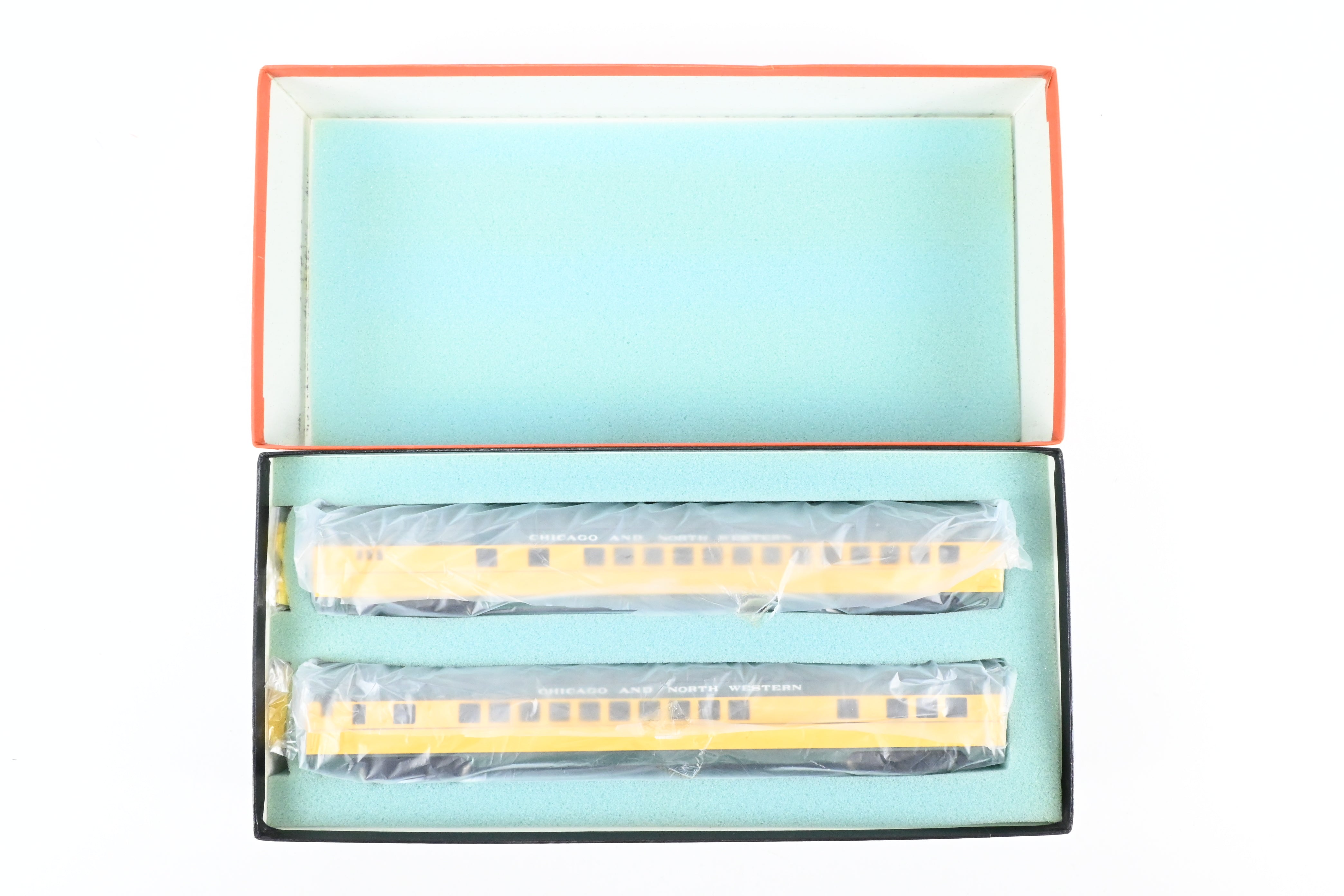High - Quality HO Scale Brass Nickel Plate Products (NPP) Chicago & Northwestern (C&NW) Baggage and Parlor Car Set with Factory Painting