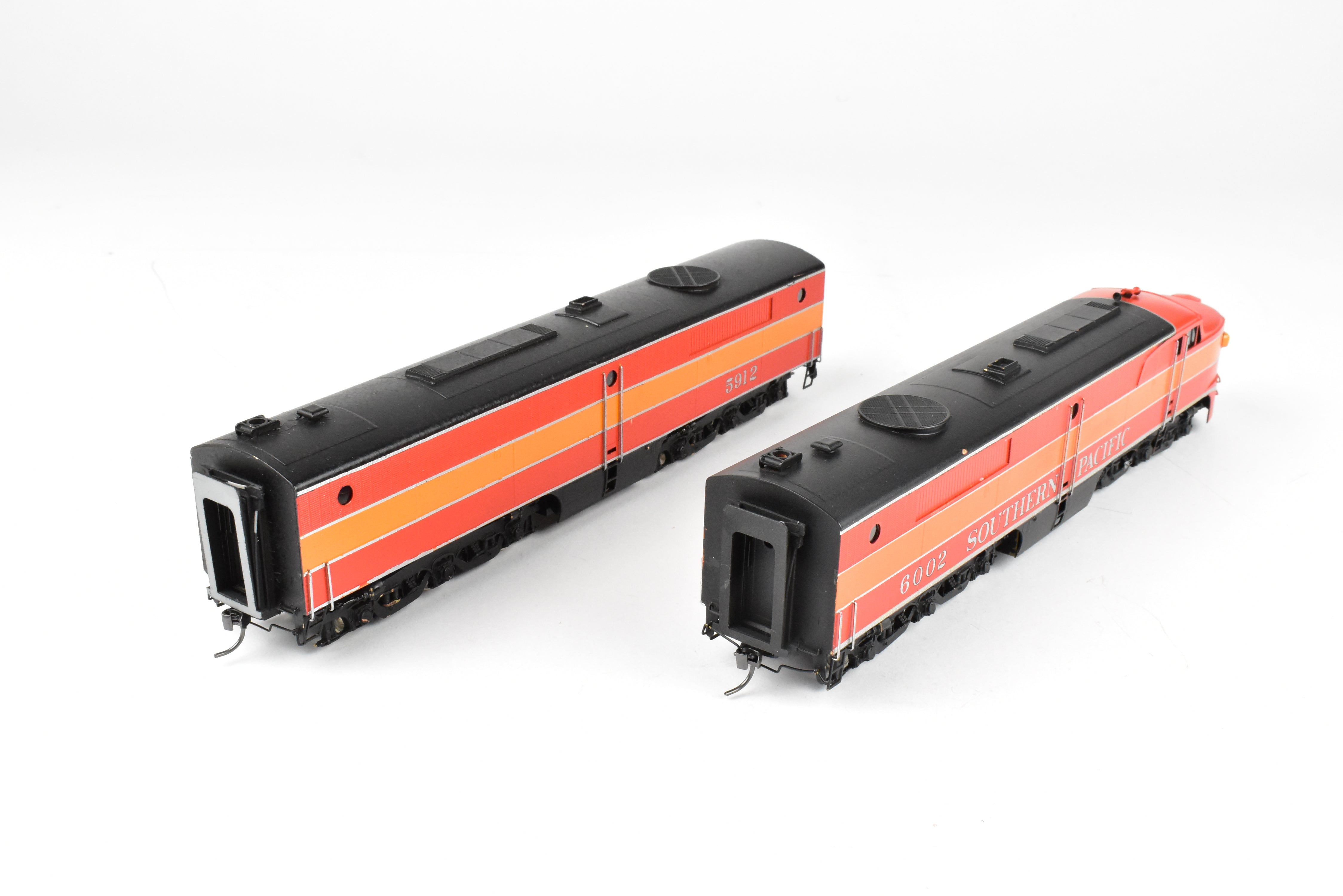High - Quality HO Scale Brass Model Train Set - Southern Pacific Alco PA - 1/PB - 1 Limited Edition with Ajin Drives, DCC and Sound Function (CP Nos 6002/5912)
