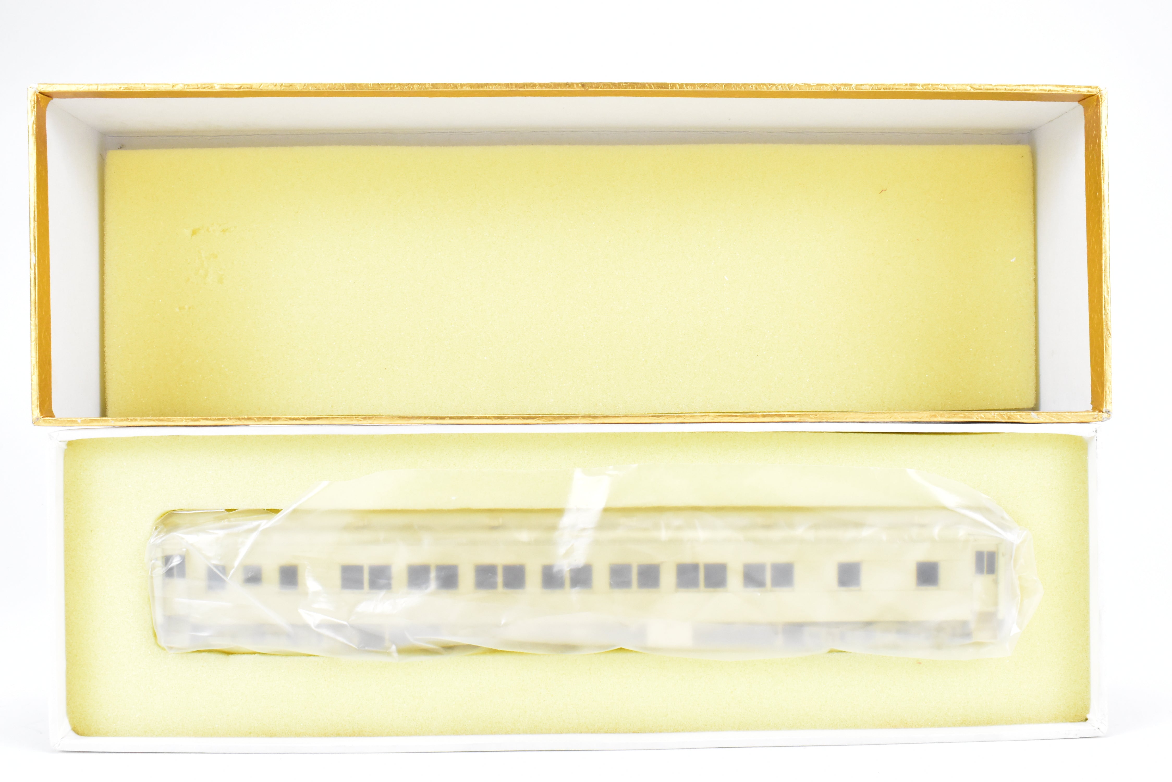 HO Brass Oriental Limited 14-Section Heavyweight Tourist Car without Air Conditioning