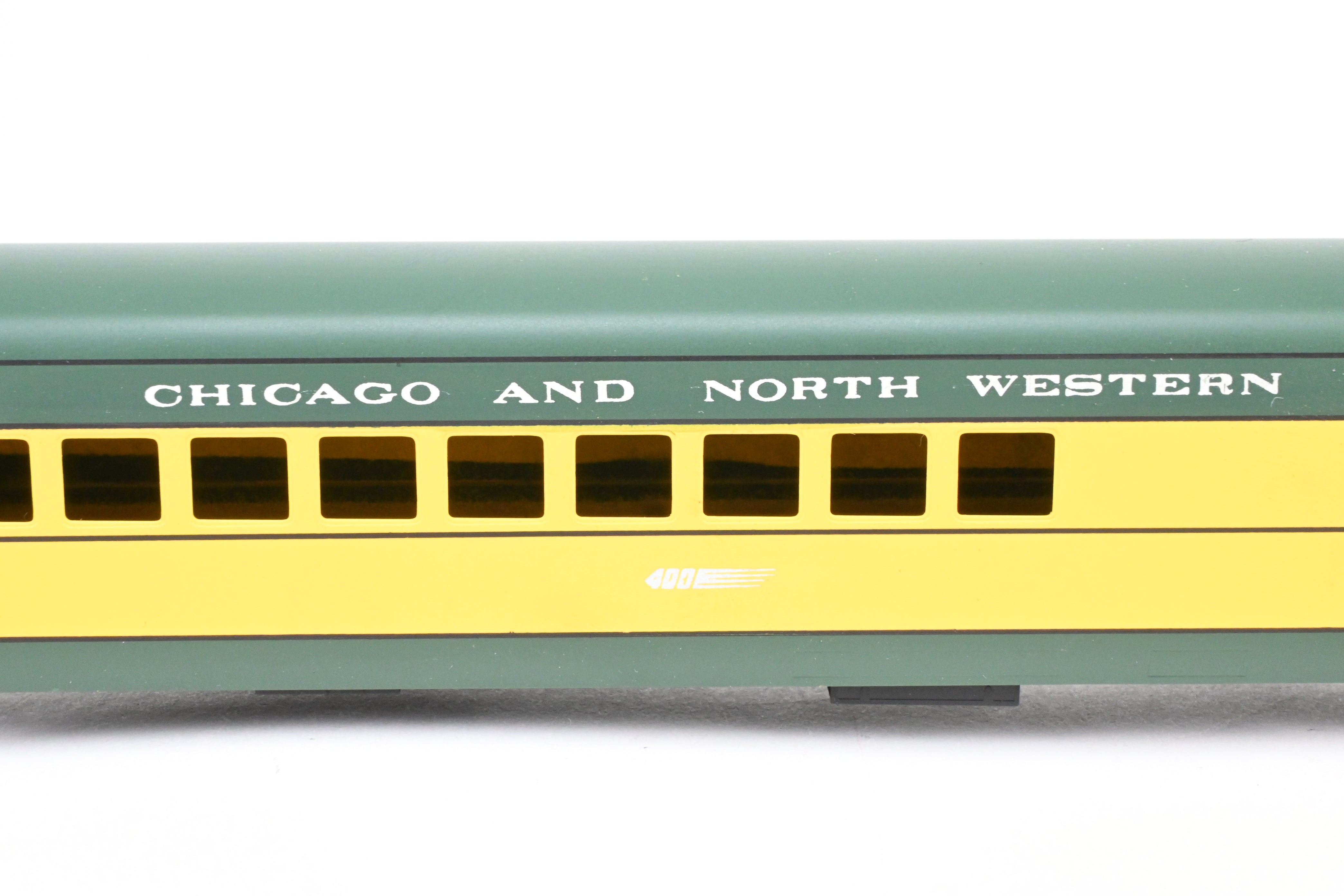 High - Quality HO Scale Brass Nickel Plate Products (NPP) Chicago & Northwestern (C&NW) Baggage and Parlor Car Set with Factory Painting