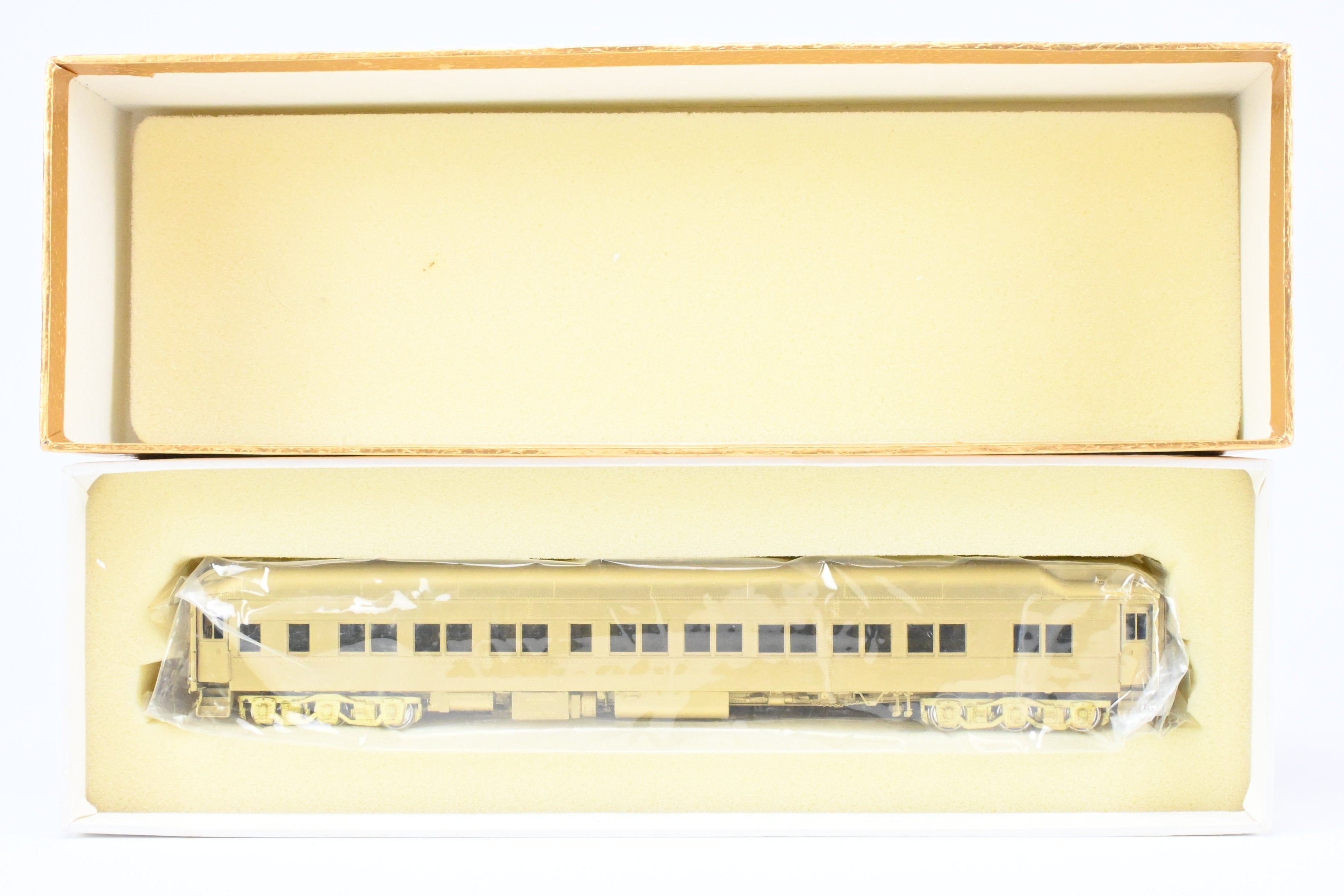 HO Scale Brass Oriental Limited Edition Various Roads Pullman Heavyweight 10 - Section 1 - Drawing Room 2 - Compartment Sleeper with Mechanical Air - Conditioning