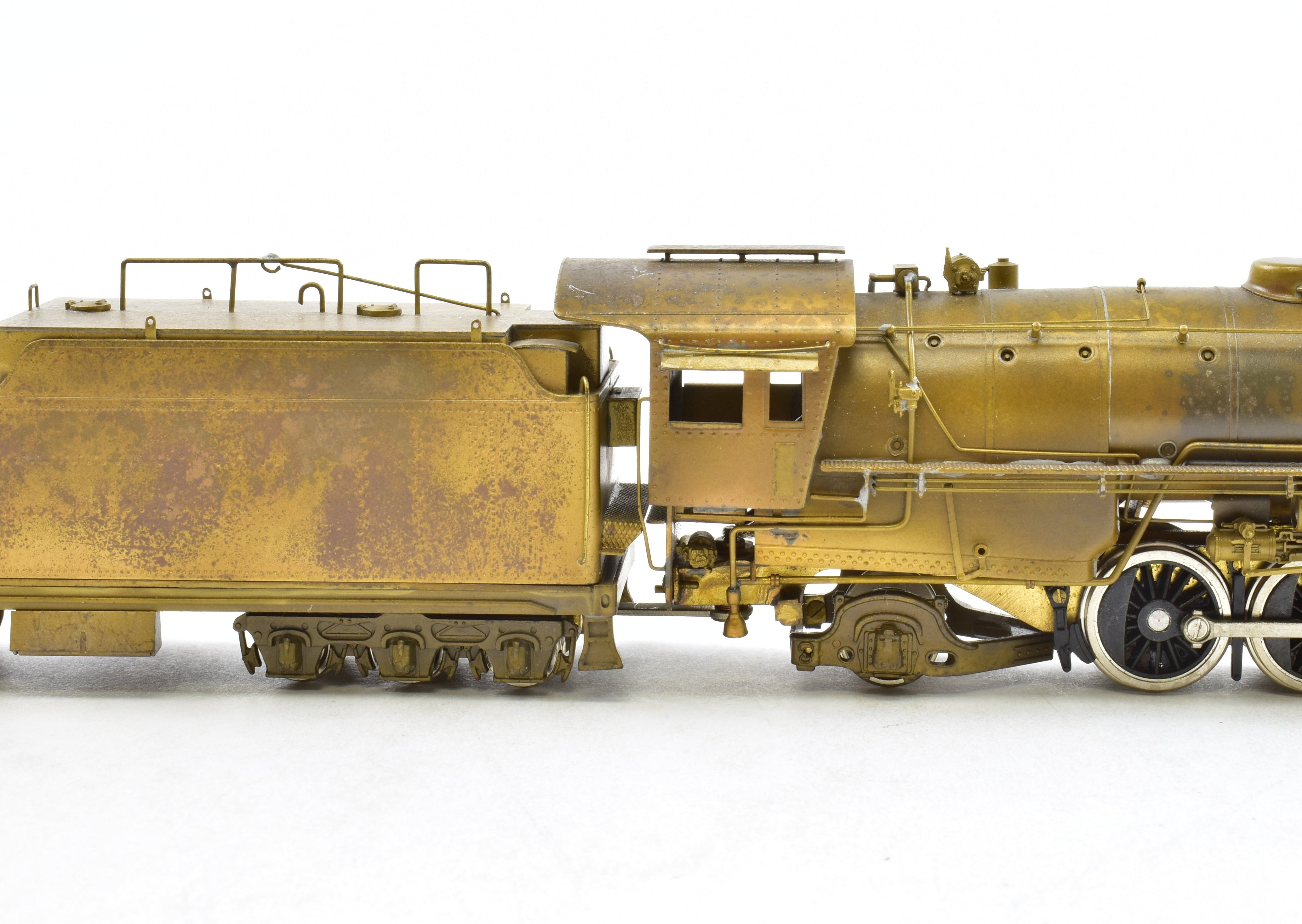 High - Quality HO Scale Brass Pacific Fast Mail Model Train - United ATSF - Santa Fe 2 - 10 - 2