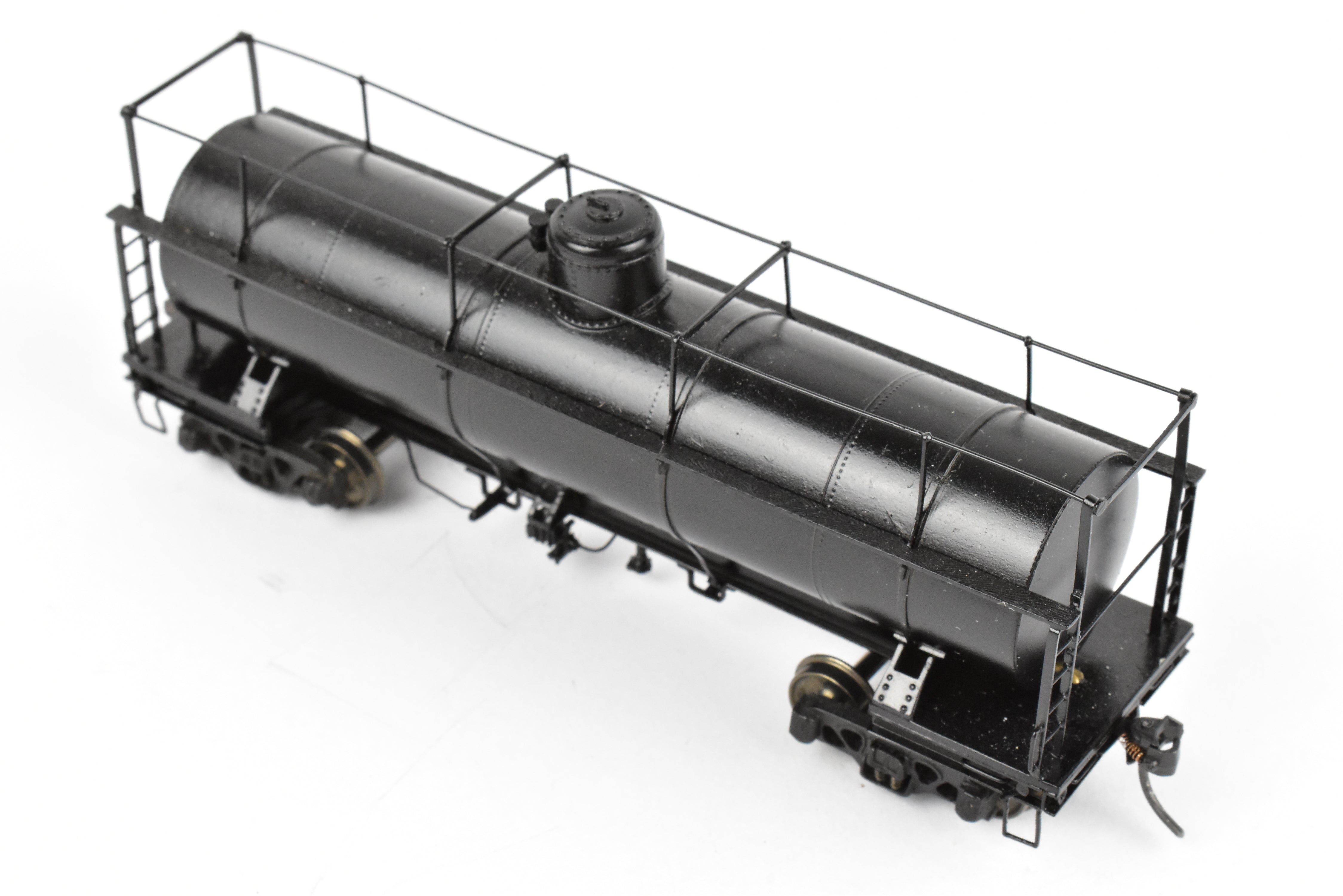 HO Brass NWSL 10,000 Gallon Logging Tank Car, Unlettered, Korean - Built