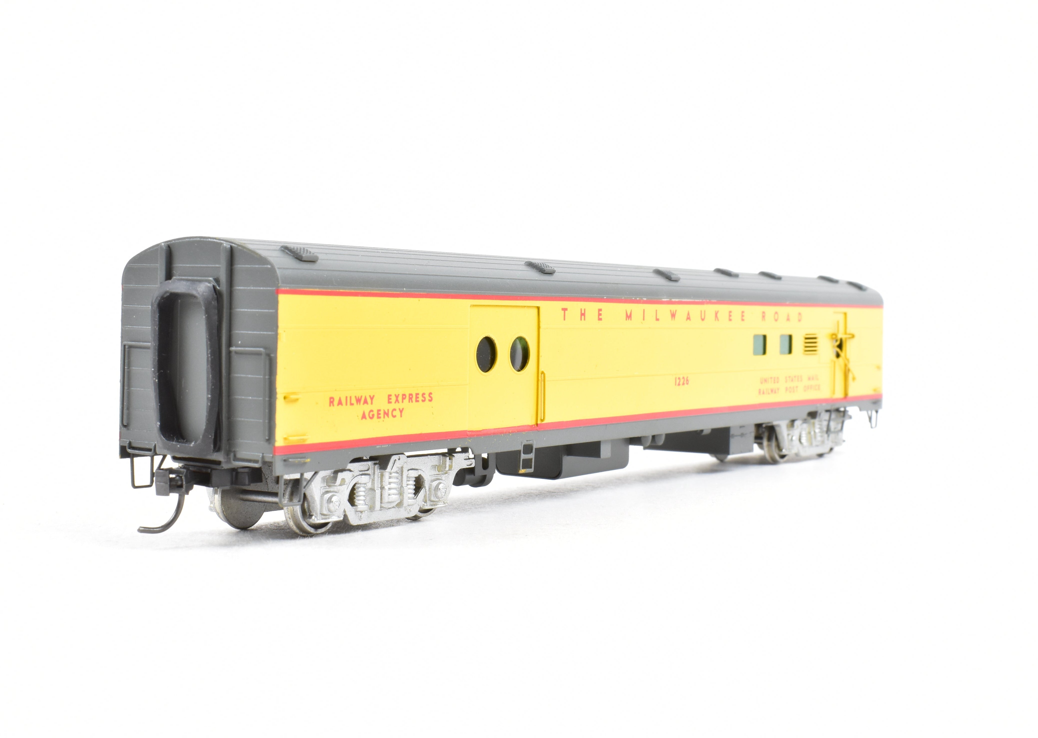 Custom Painted HO Brass Soho Milwaukee Road #1226 Baggage - RPO Model