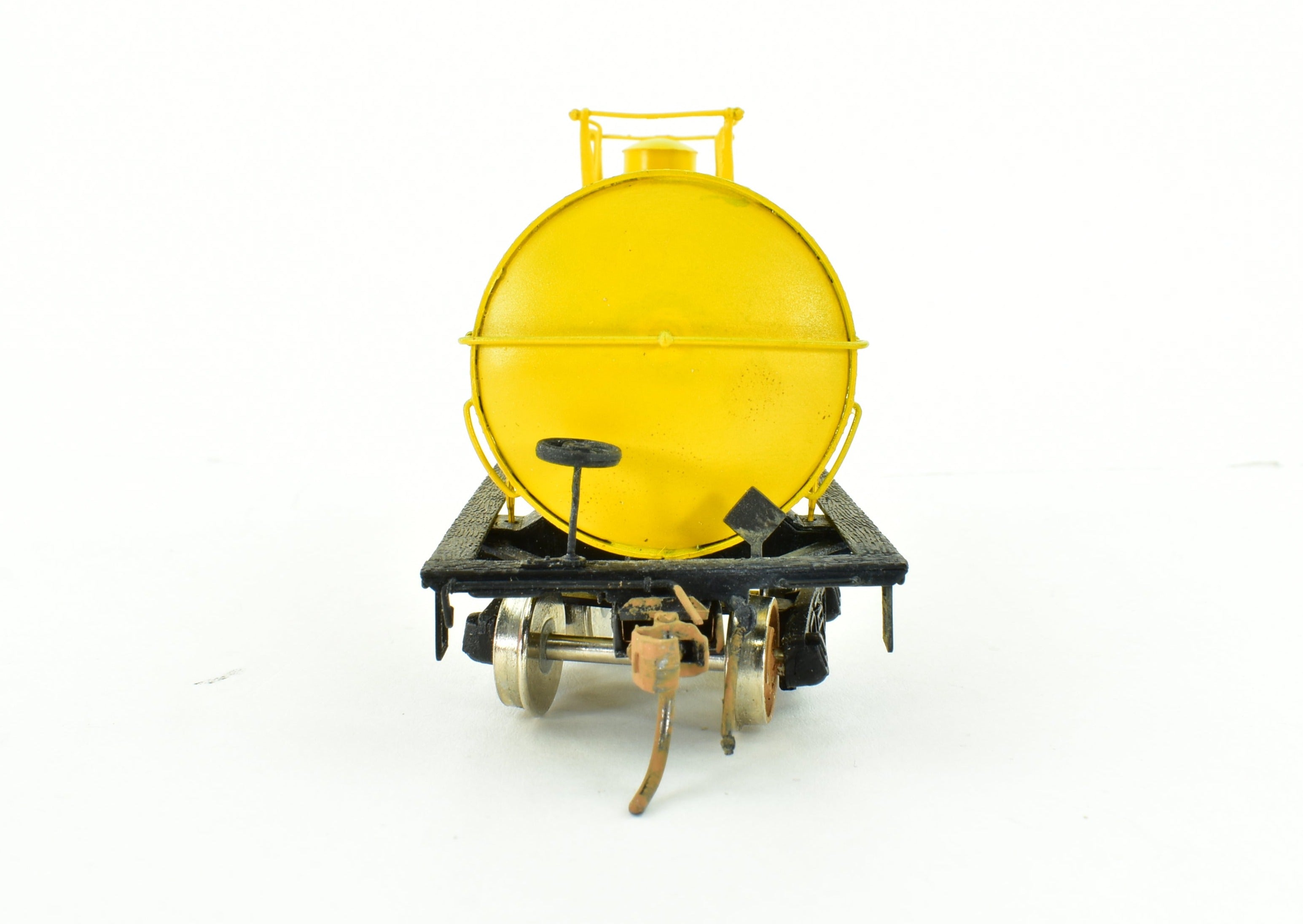 HO Scale Yellow Painted 11,141 Gallon Tank Car by Precision Scale Co.