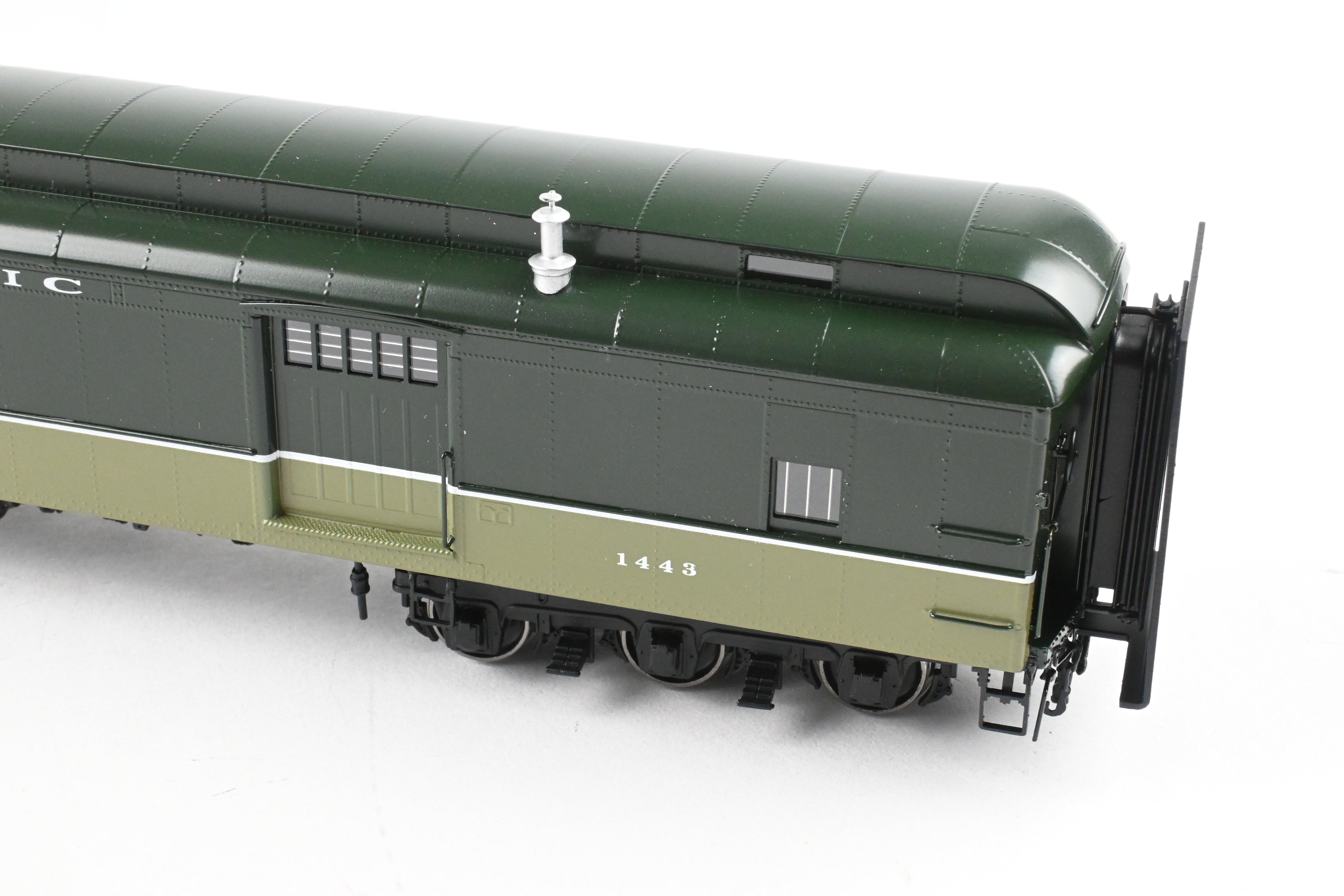 HO Scale Brass Northern Pacific Mail & Express Car FP Loewy No. 1443 by W&R Enterprises