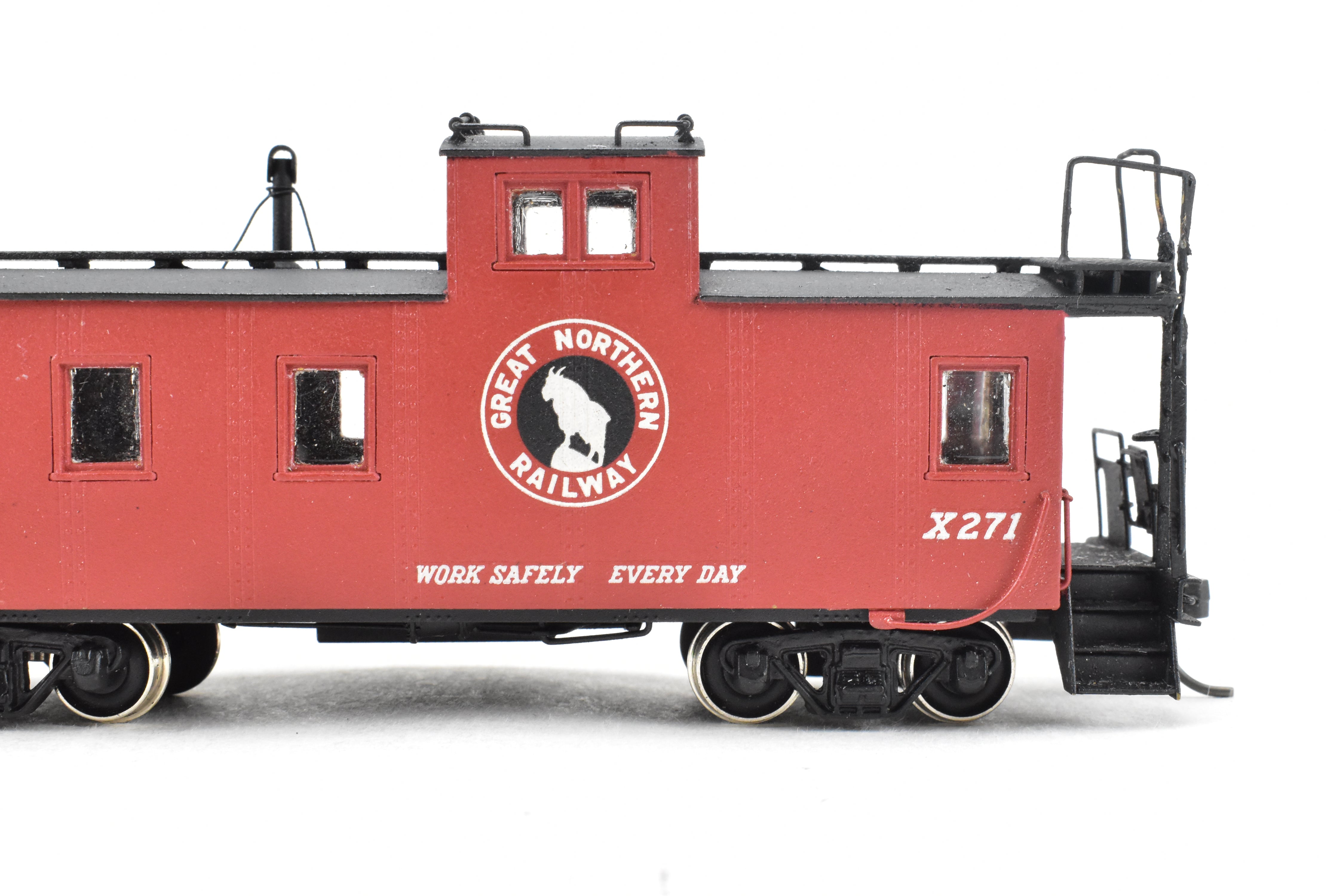 HO Scale Brass Model Train Caboose - OMI (Overland Models, Inc.) GN (Great Northern) 30 - Foot Plywood - Sheathed Caboose C/P X271