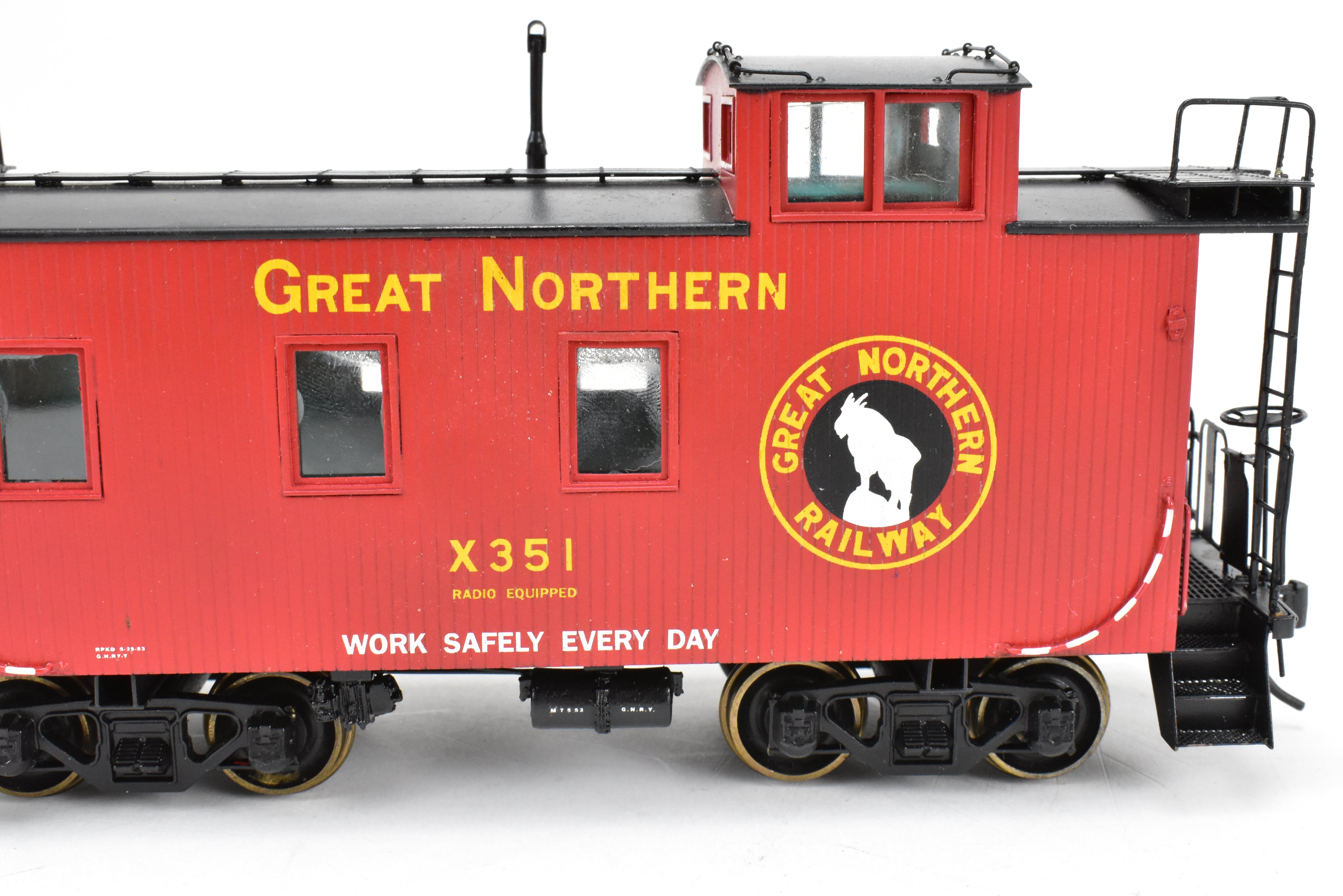 O Scale Oriental Limited Great Northern 25-Foot Wood Caboose CP #X351 with Slogan