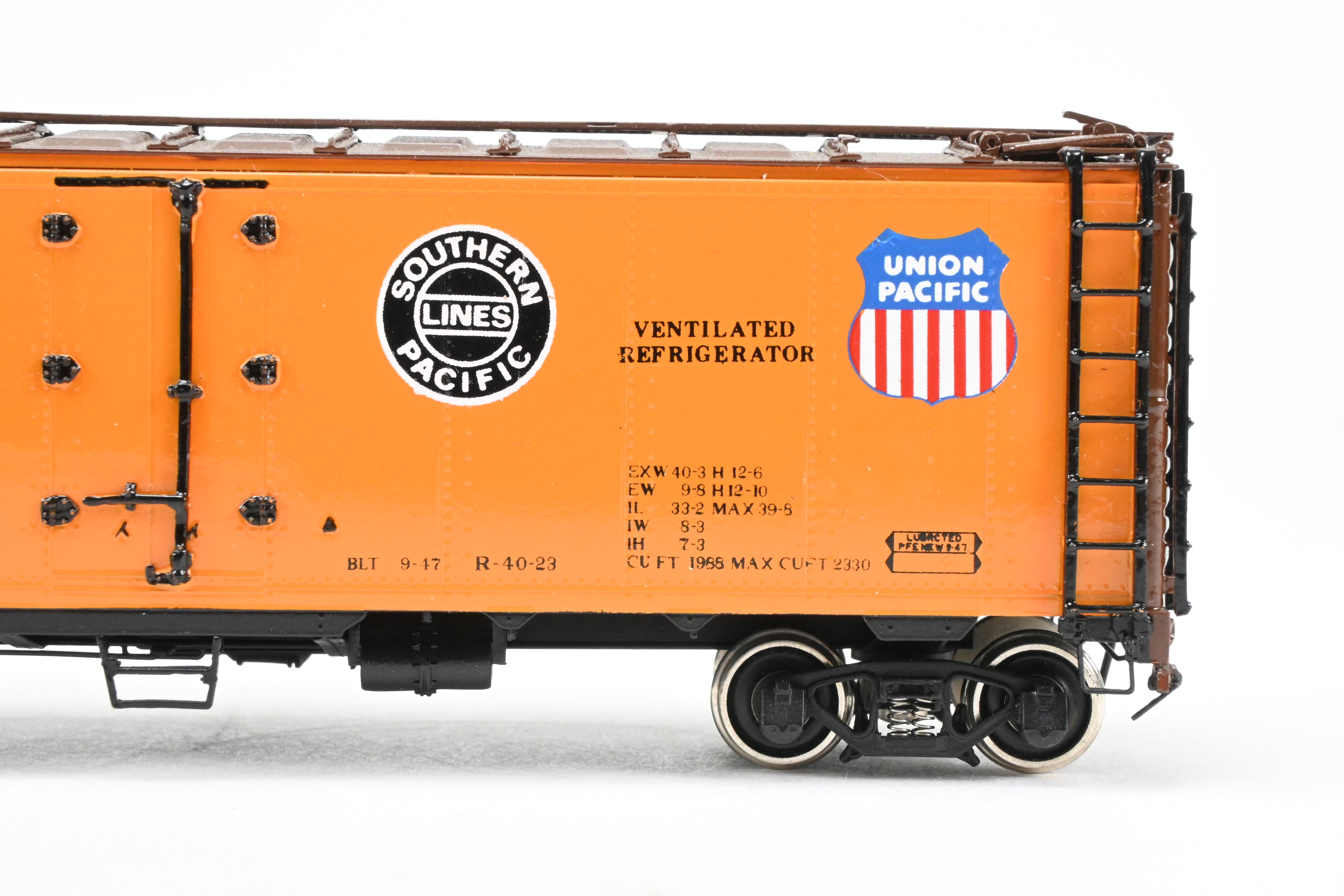 High - Quality HO Scale Brass CIL Challenger Imports Pacific Fruit Express R - 40 - 23 Steel Refrigerator Car Model with FP #7811