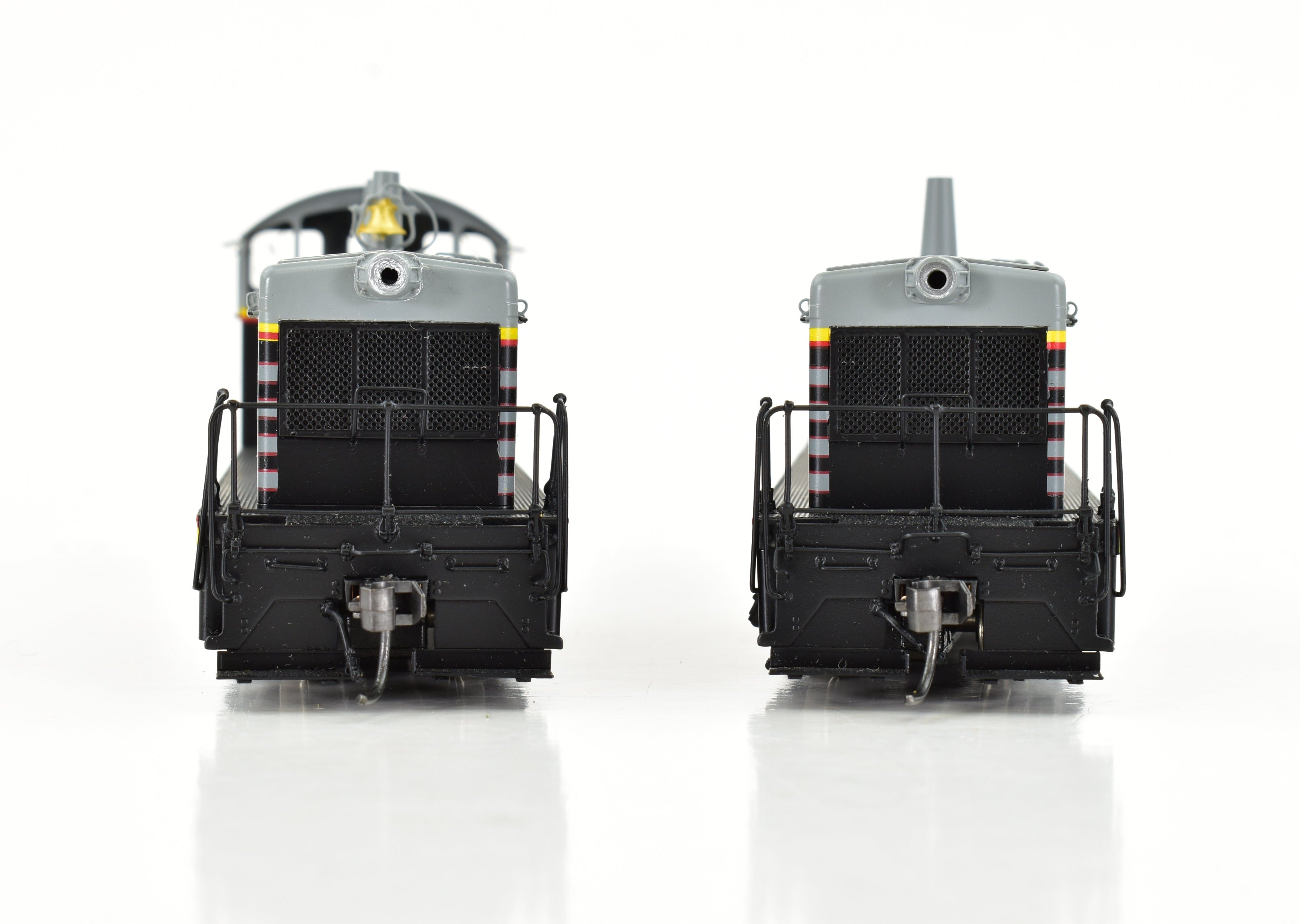 HO Scale Brass Oriental Limited CB&Q Burlington Route EMD TR-2 Cow and Calf Switcher Set