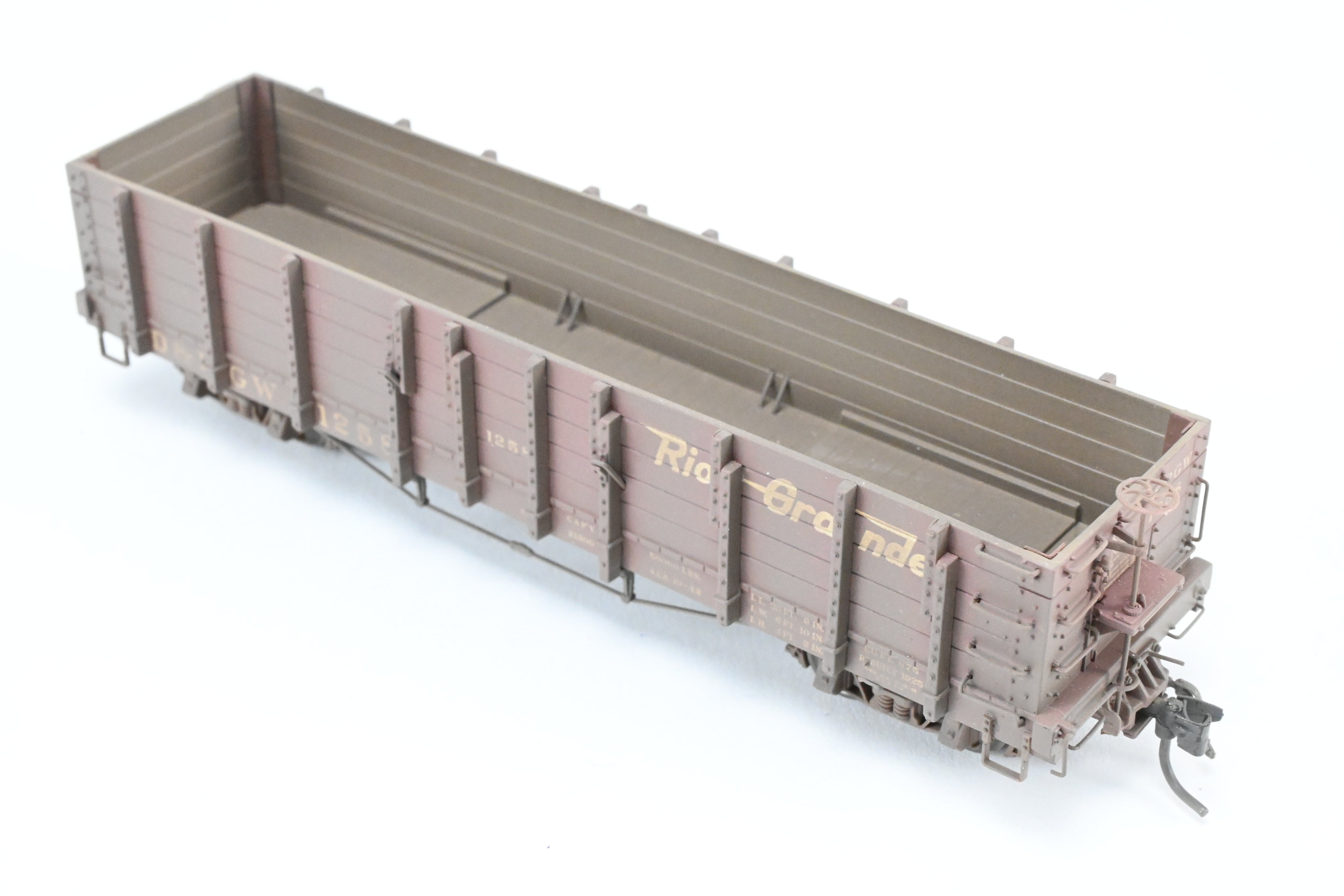 HOn3 Scale Blackstone Models Denver & Rio Grande Western High Side Gondola Model - Flying Grande Herald No. 1258, Weathered Finish