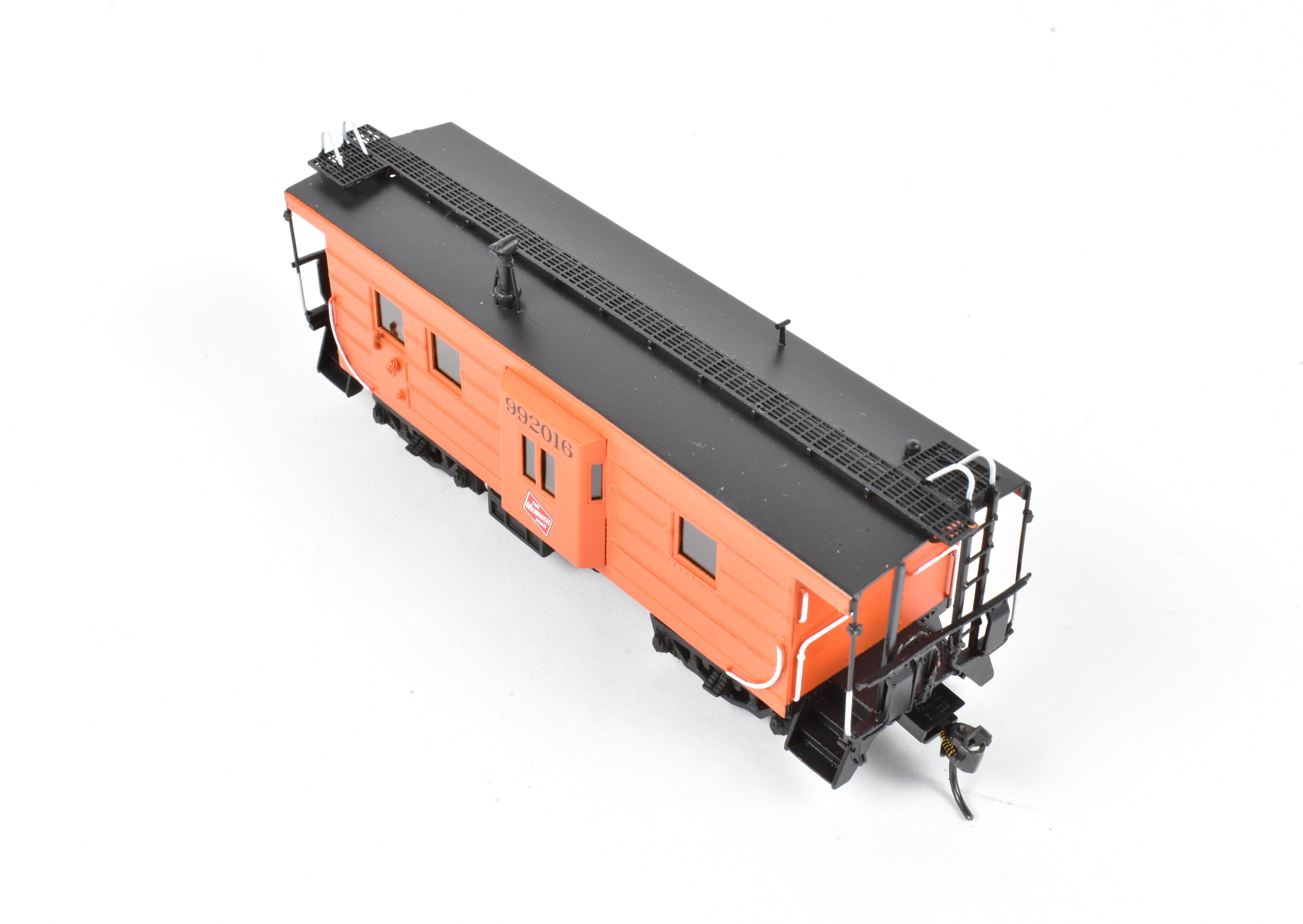 HO Scale Brass Model of Overland Models, Inc. Milwaukee Road Bay Window Caboose with Drop Center Trucks, CP No. 992016