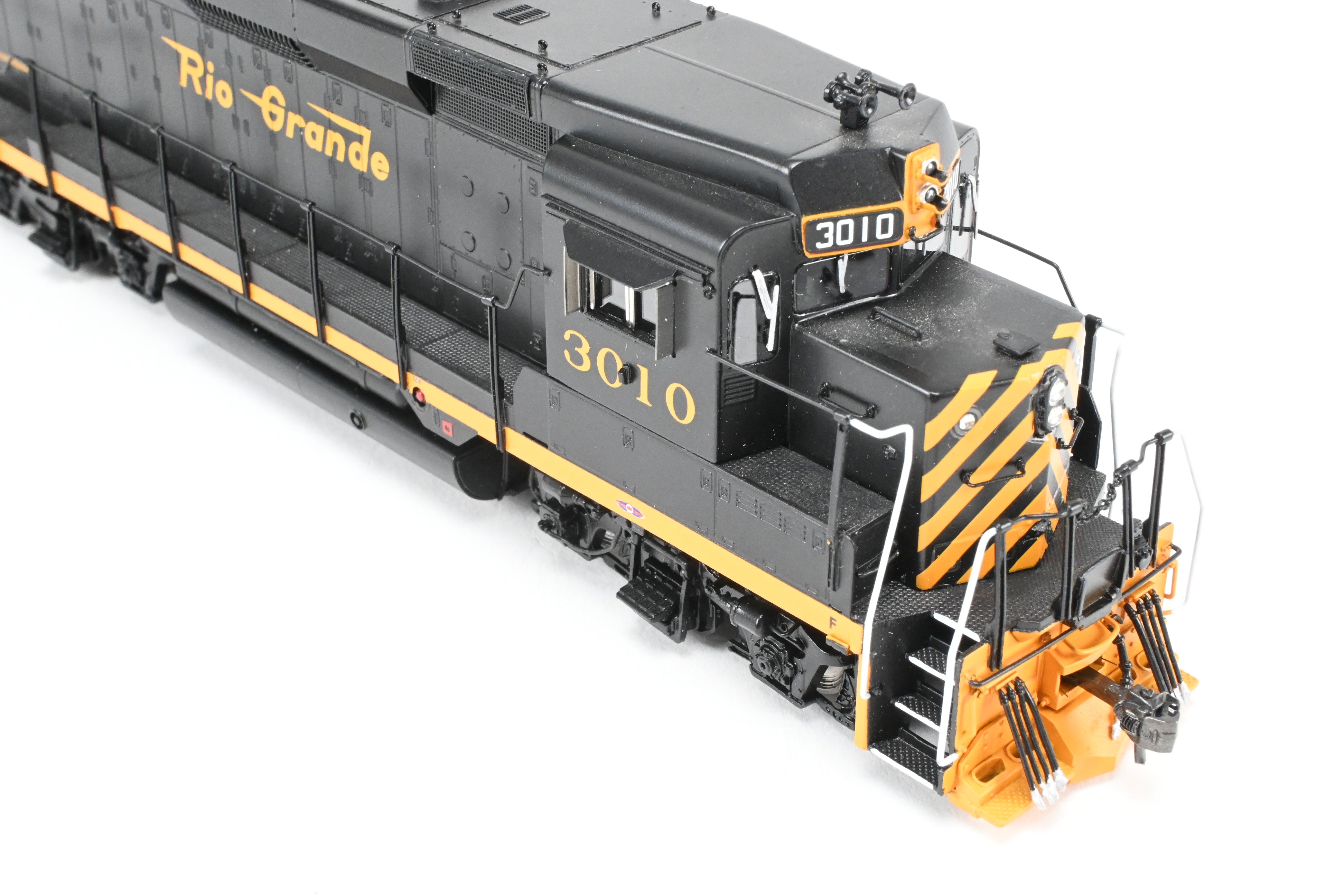 HO Scale Brass D&RGW EMD GP30 FP #3010 Black/Orange Model by Overland with DCC