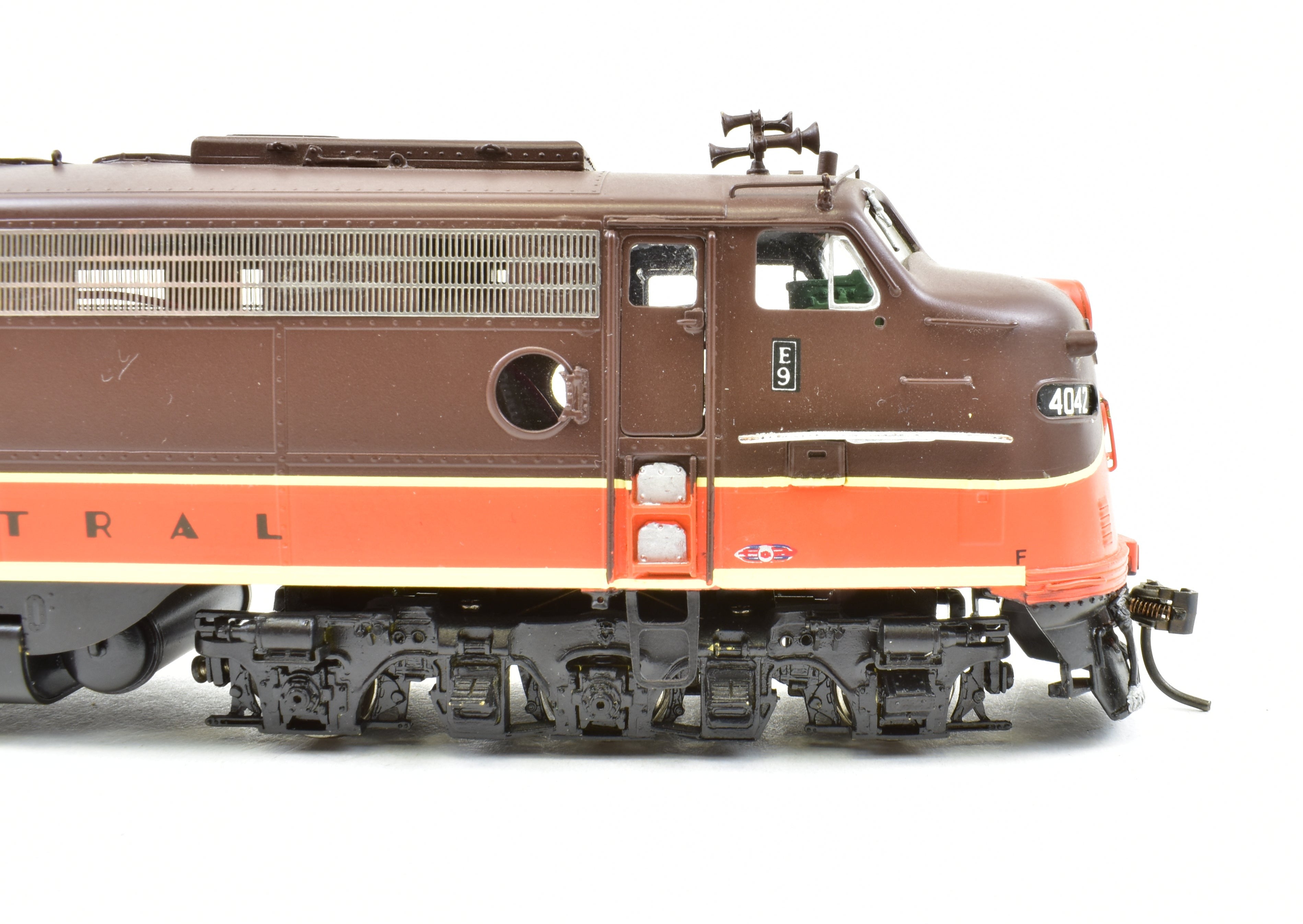 Overland Models IC Illinois Central EMD E9 - A & E8 - B Set, Pro - Painted, ReBoxx