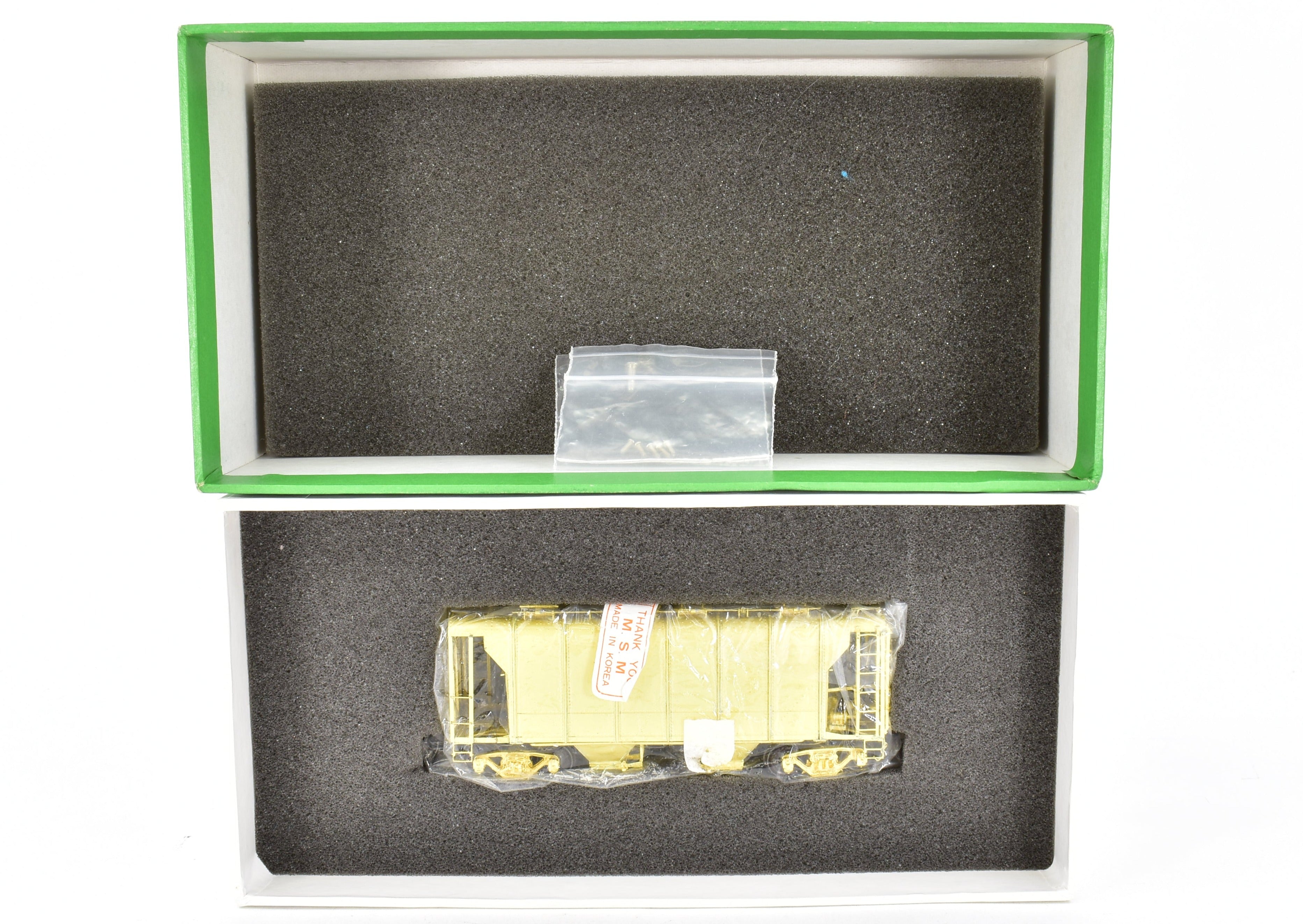 OMI Overland B&O N - 34 Covered Hopper Wagon with Working Hatches