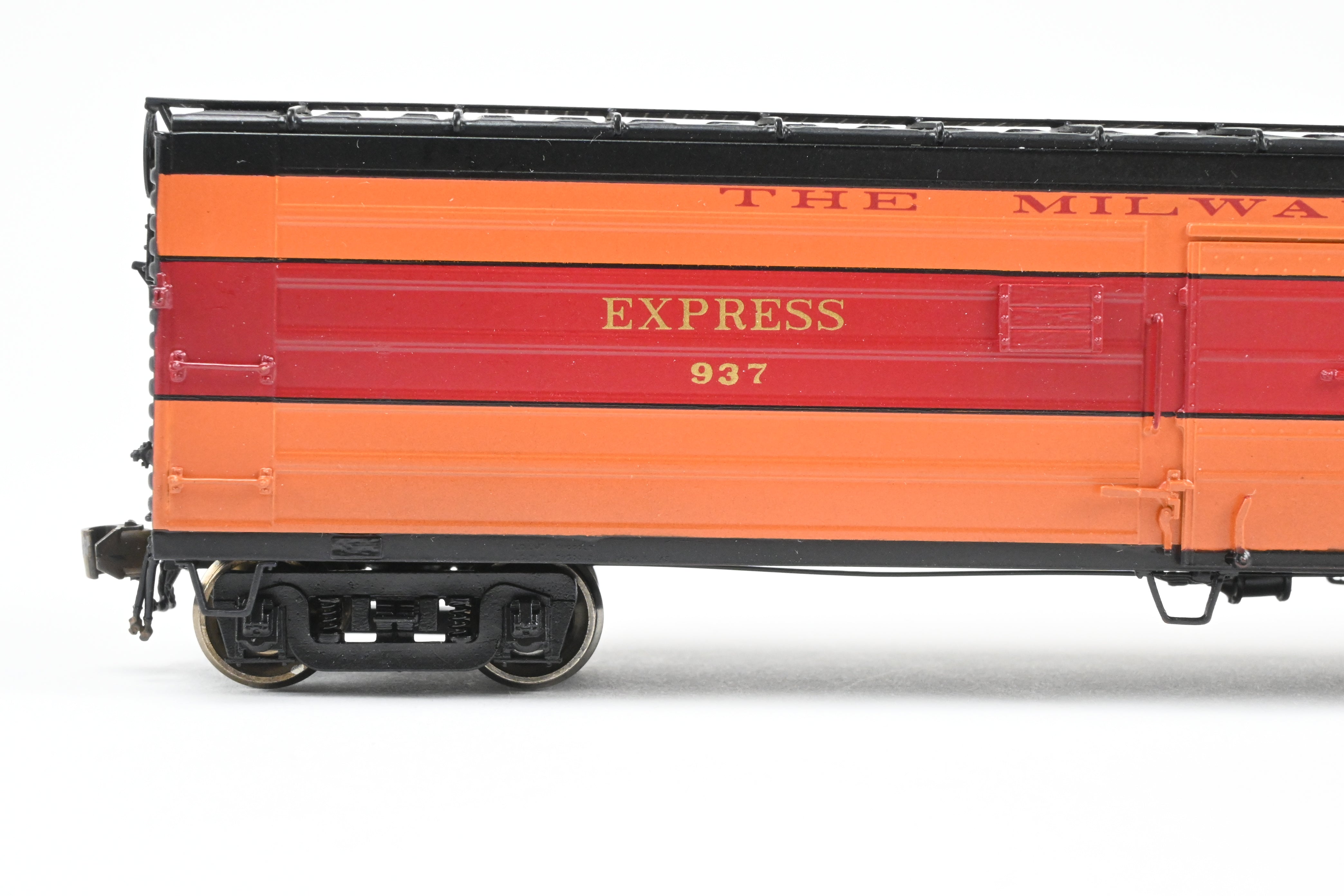 HO Scale Brass Model Railway Classics Milwaukee Road (MILW) 50-Foot Passenger Express Boxcar Factory Painted in 1952 Hiawatha Scheme with Road Number #937