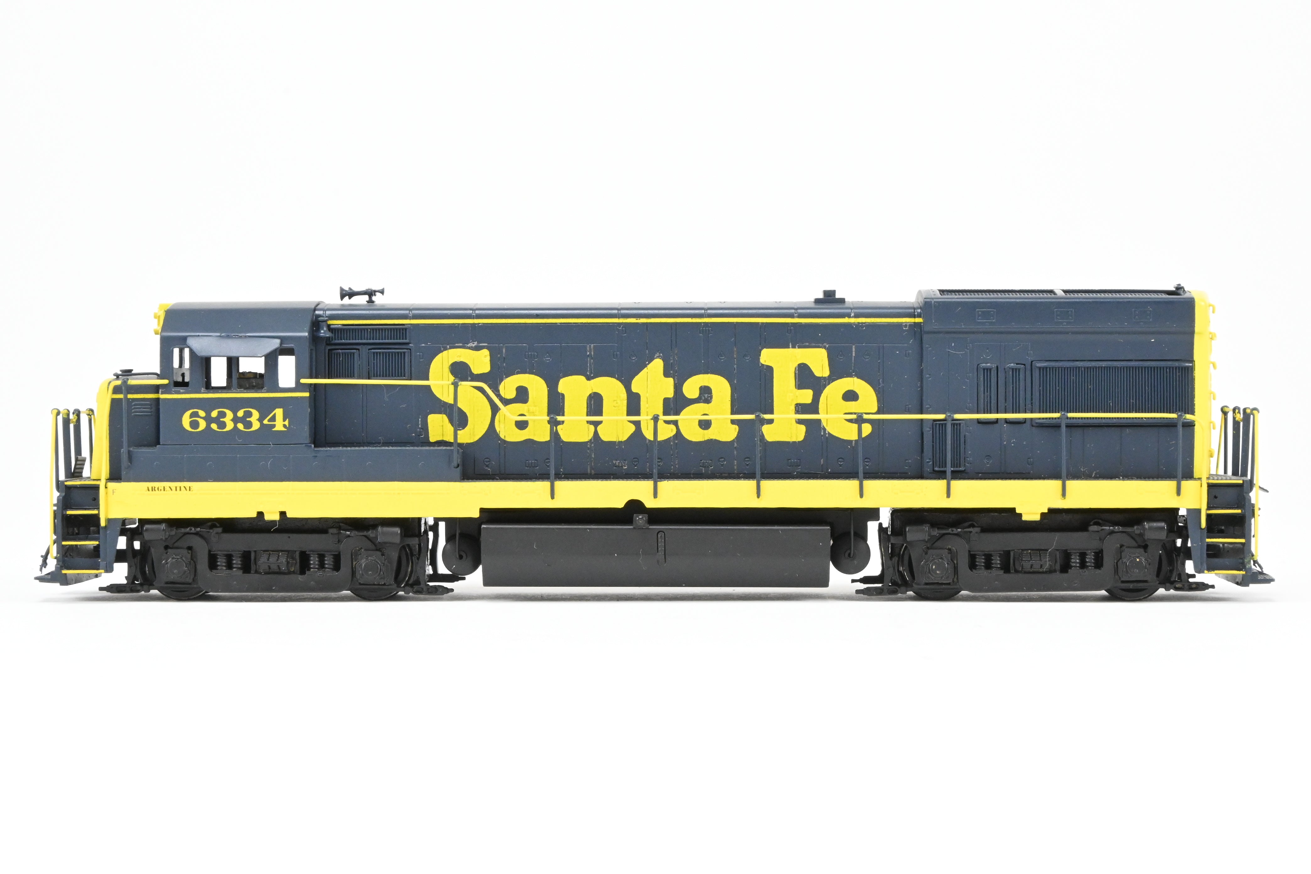 HO Scale Brass Model Train - Oriental Limited ATSF - Santa Fe GE U23B 2300 HP Low Hood Locomotive with AAR - B Trucks, Road Number FP #6334