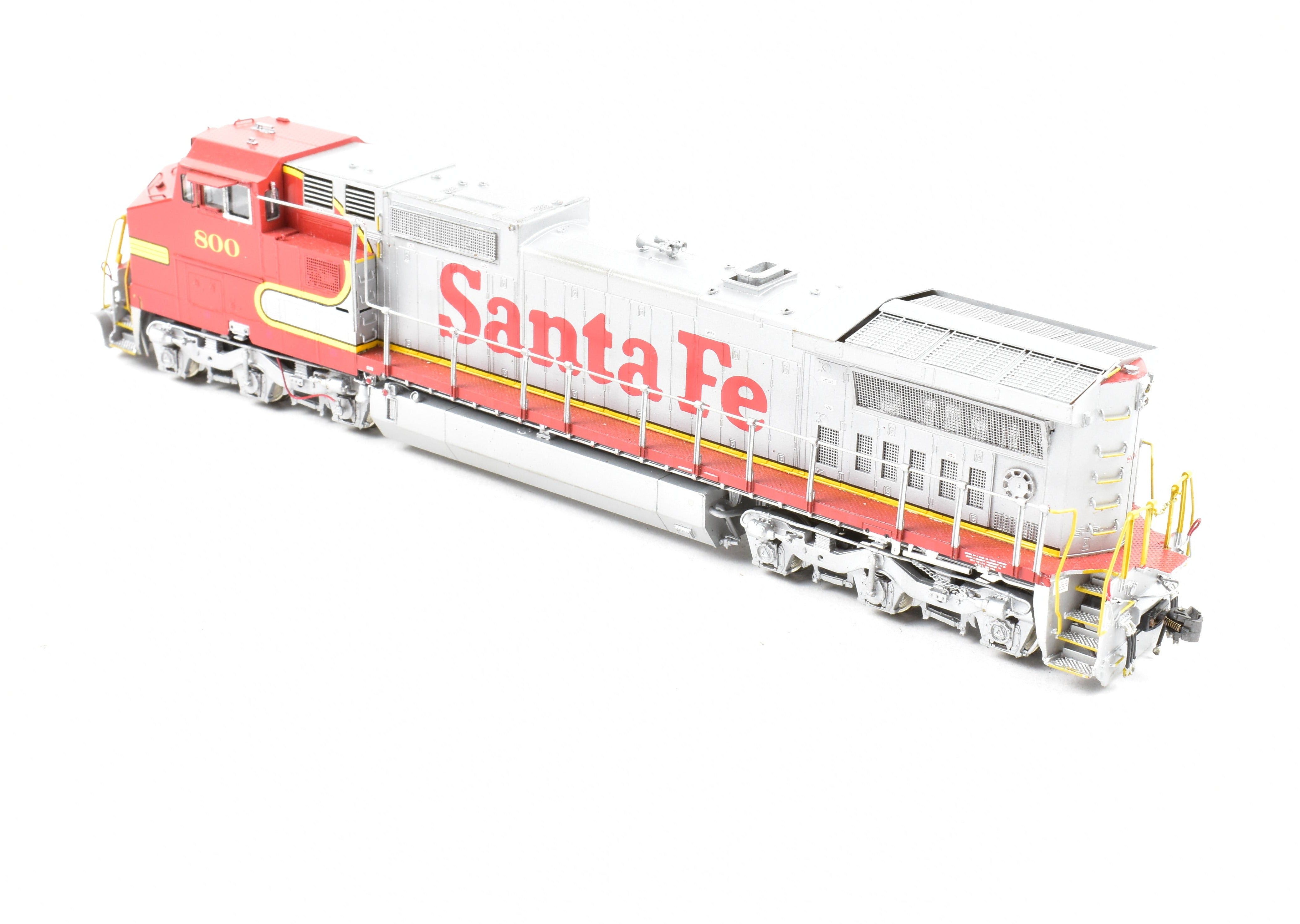 HO Scale Brass Model Train - Overland Models Inc. (OMI) AT&SF - Santa Fe Dash 8 - 40CW Gullwing Cab Locomotive with Custom Painting