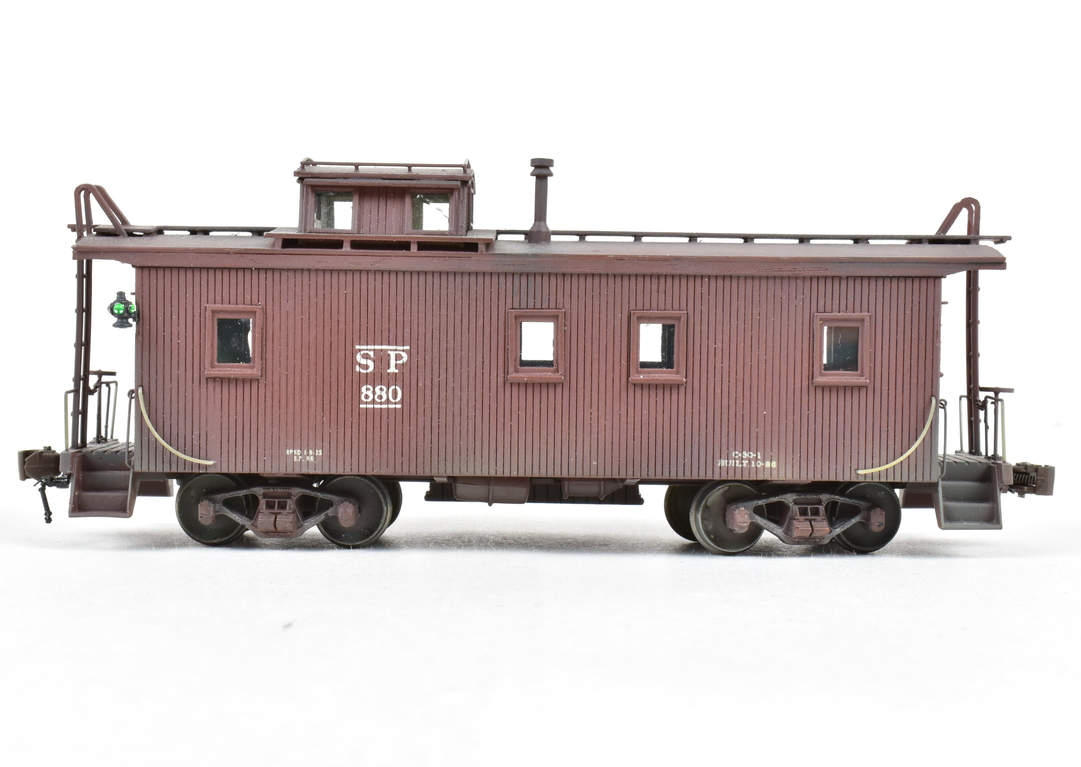 AMB American Model Builders SP Southern Pacific C-30-1 Wood Side Caboose #880 Pro-Assembled
