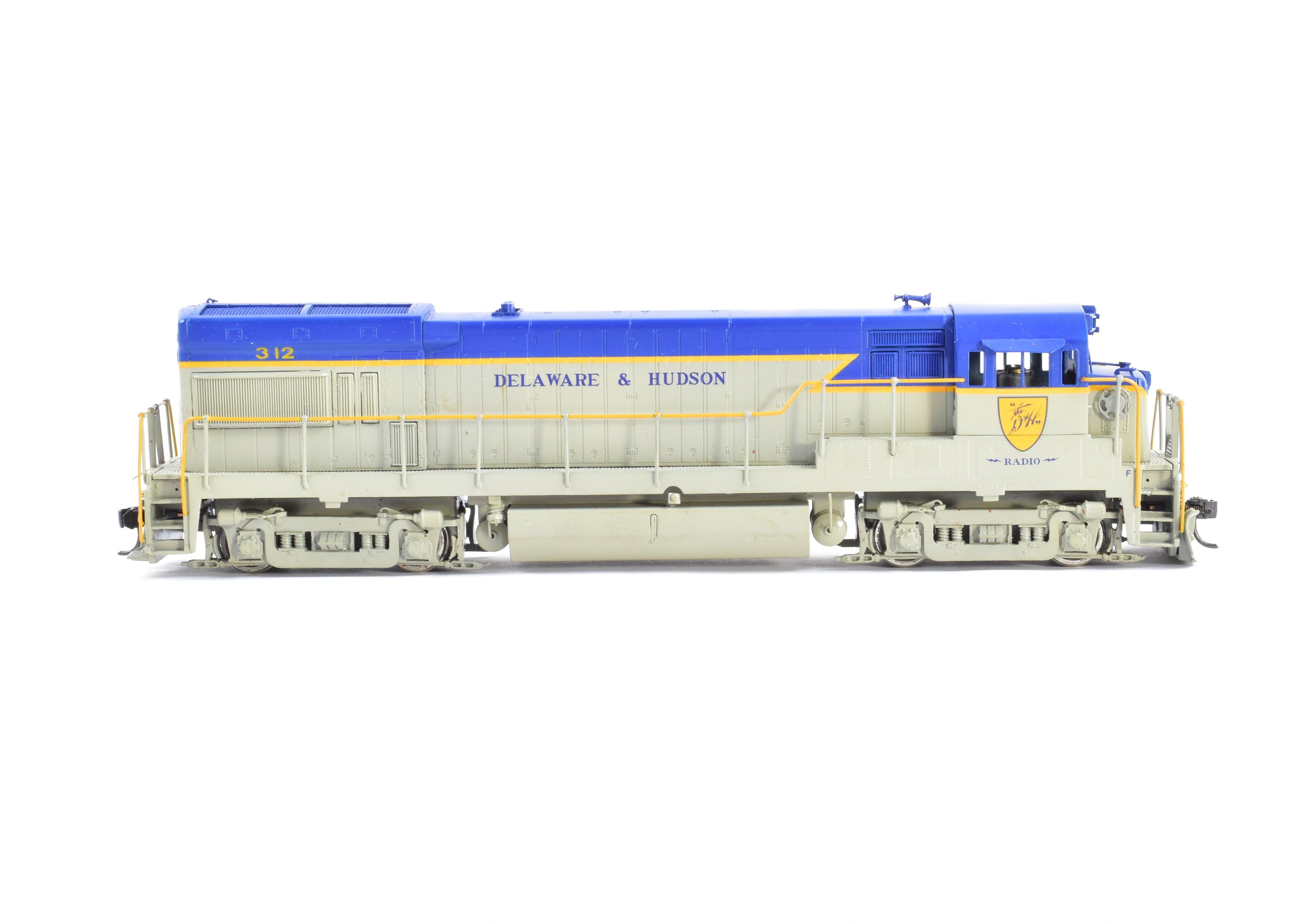 HO Scale Brass Oriental Limited Delaware & Hudson GE U-30B 3000 HP Low Hood Road Switcher Model Locomotive Custom Painted with Number 312