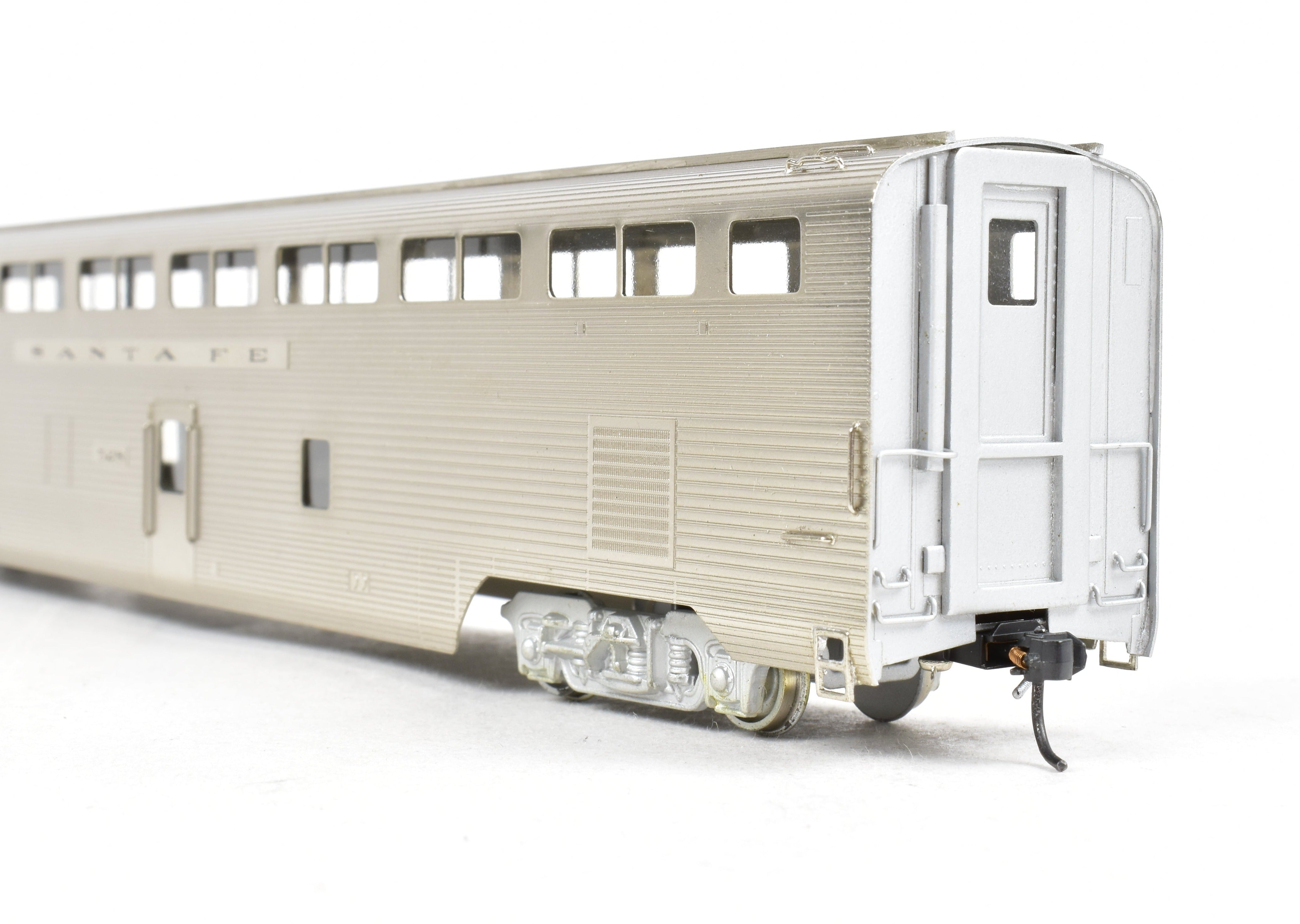 HO Scale Brass Model - Hi - Country Brass ATSF Santa Fe 500 Series High - Level Transition Chair Car Number 528