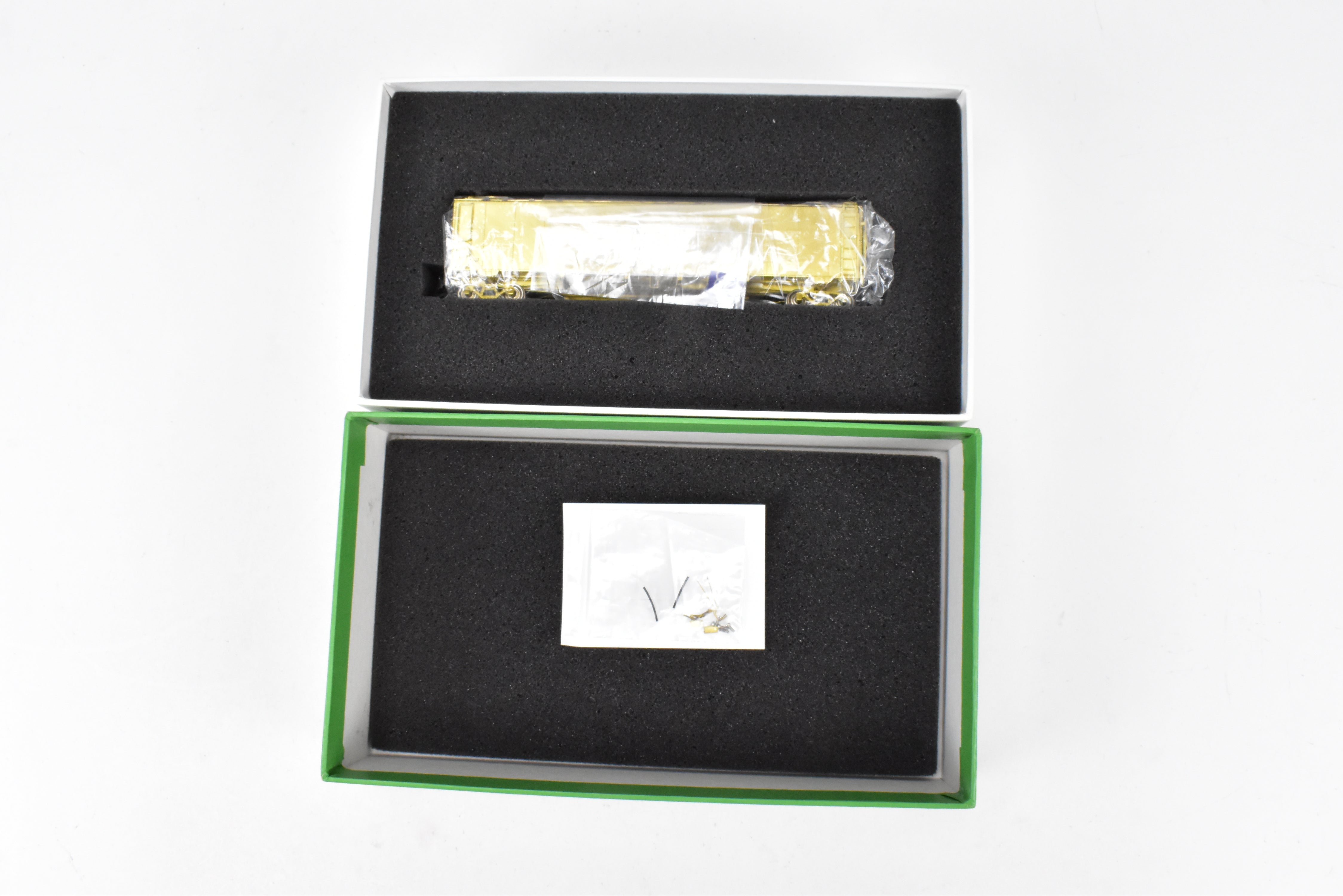 HO Scale Brass Model of ATSF - Santa Fe SFRD RR - 42 Class 50 - Foot Ice Bunker Steel Refrigerator Car by Overland Models, Inc. (OMI)