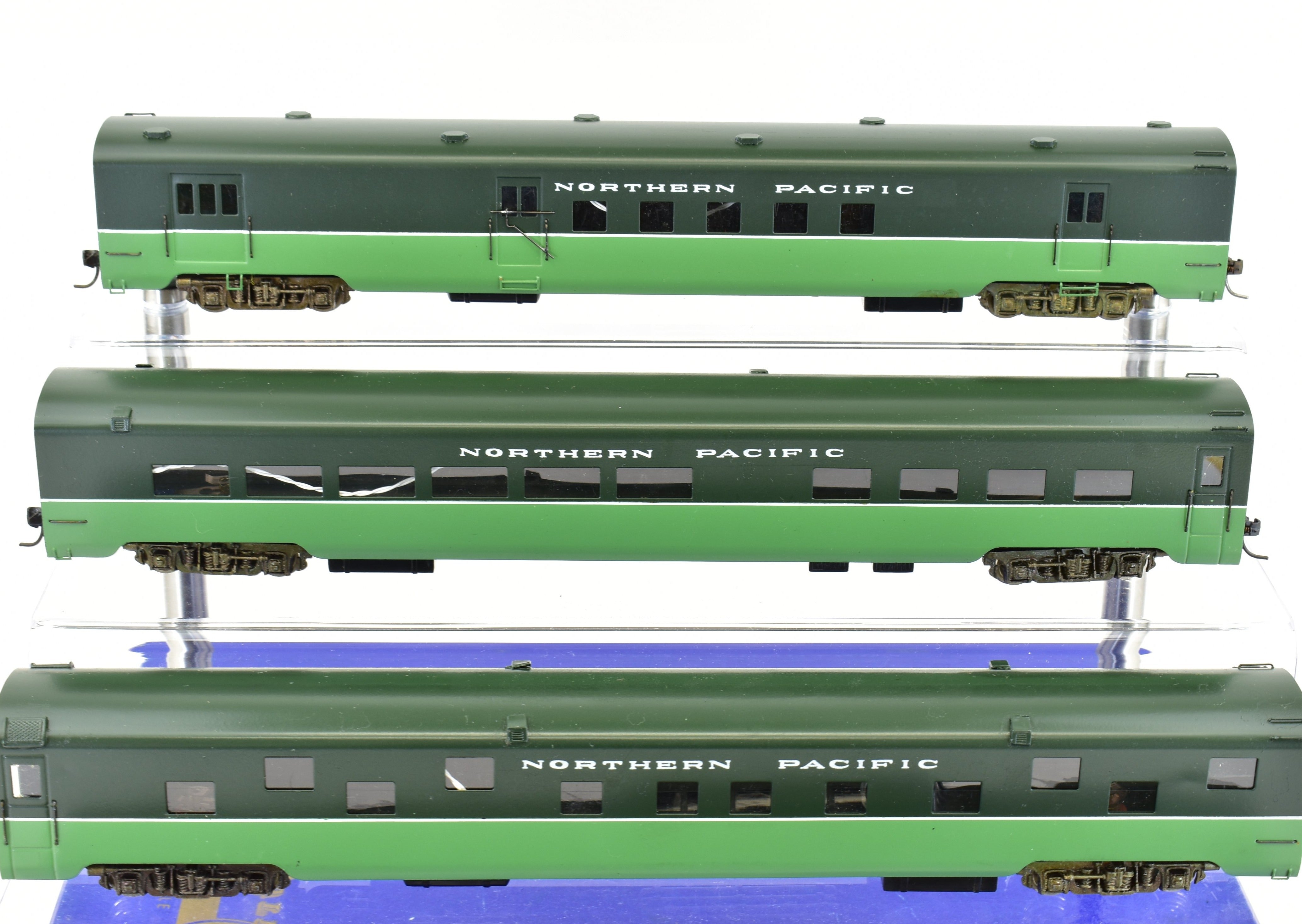 HO Scale Brass Balboa Northern Pacific 5-Car Factory-Painted Passenger Set