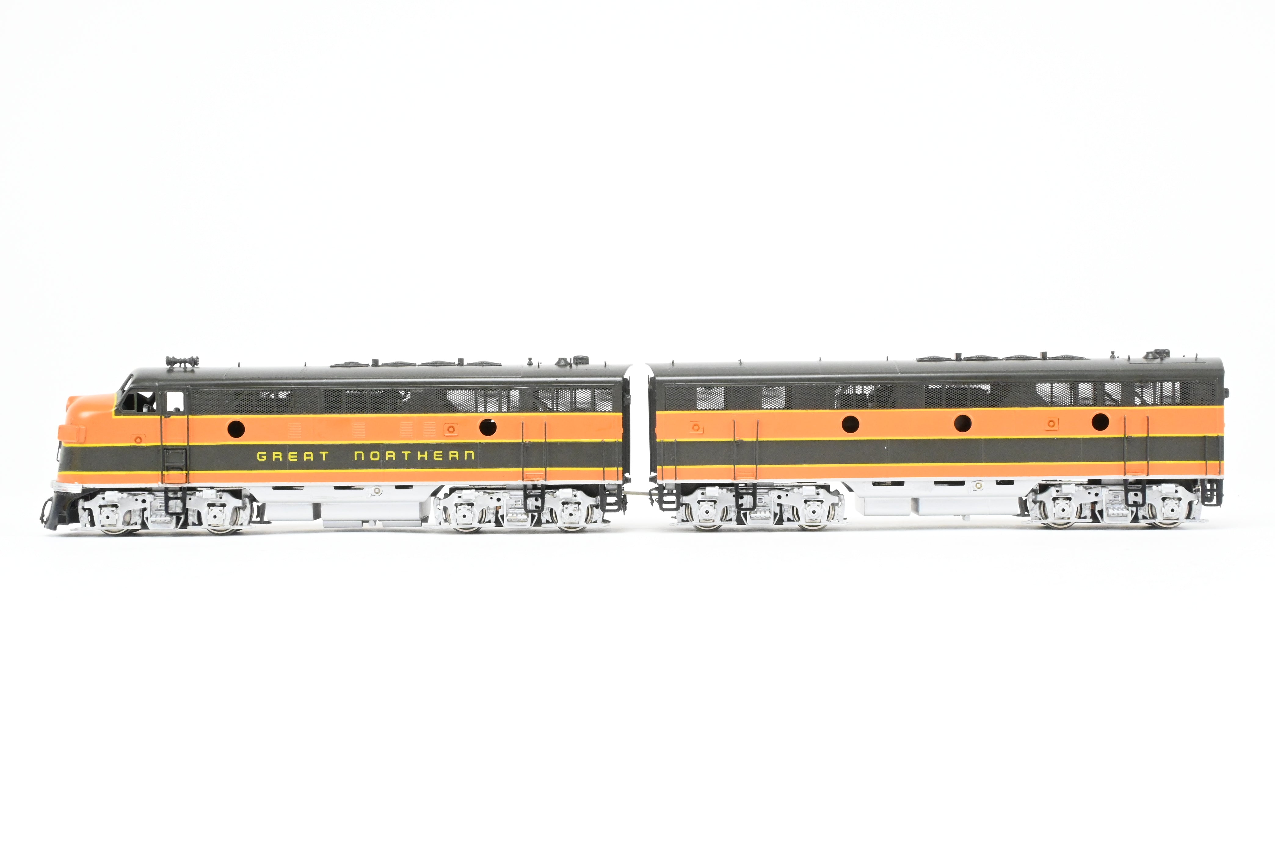 HO Scale Brass Model Train - Oriental Limited Great Northern EMD F3A/F3B 1500 HP Phase II/III FP Passenger Scheme Replica