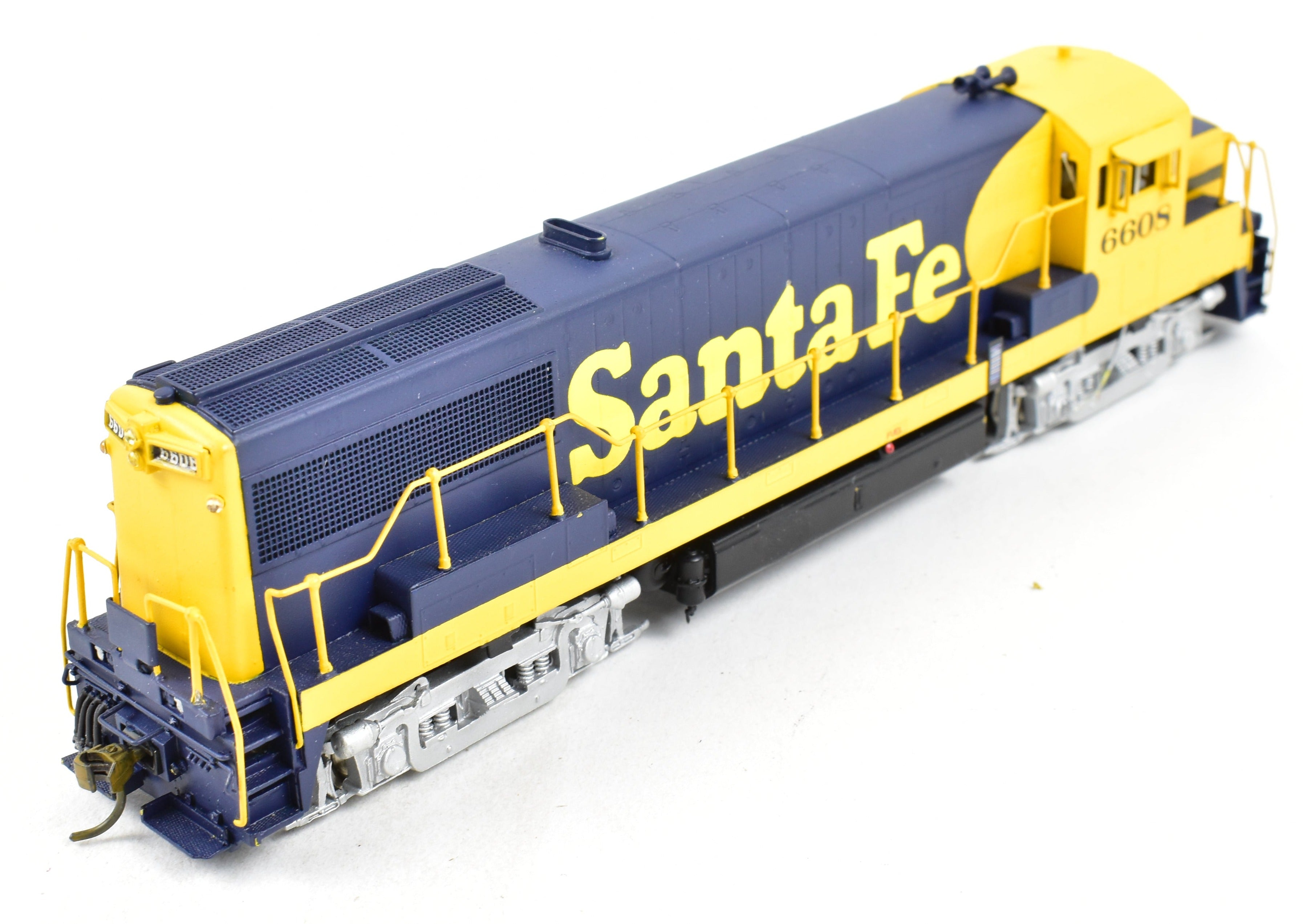 HO Scale Brass Model of Oriental Limited ATSF - Santa Fe GE U25B with 2500 HP Low Hood and Early Pro Painted Finish