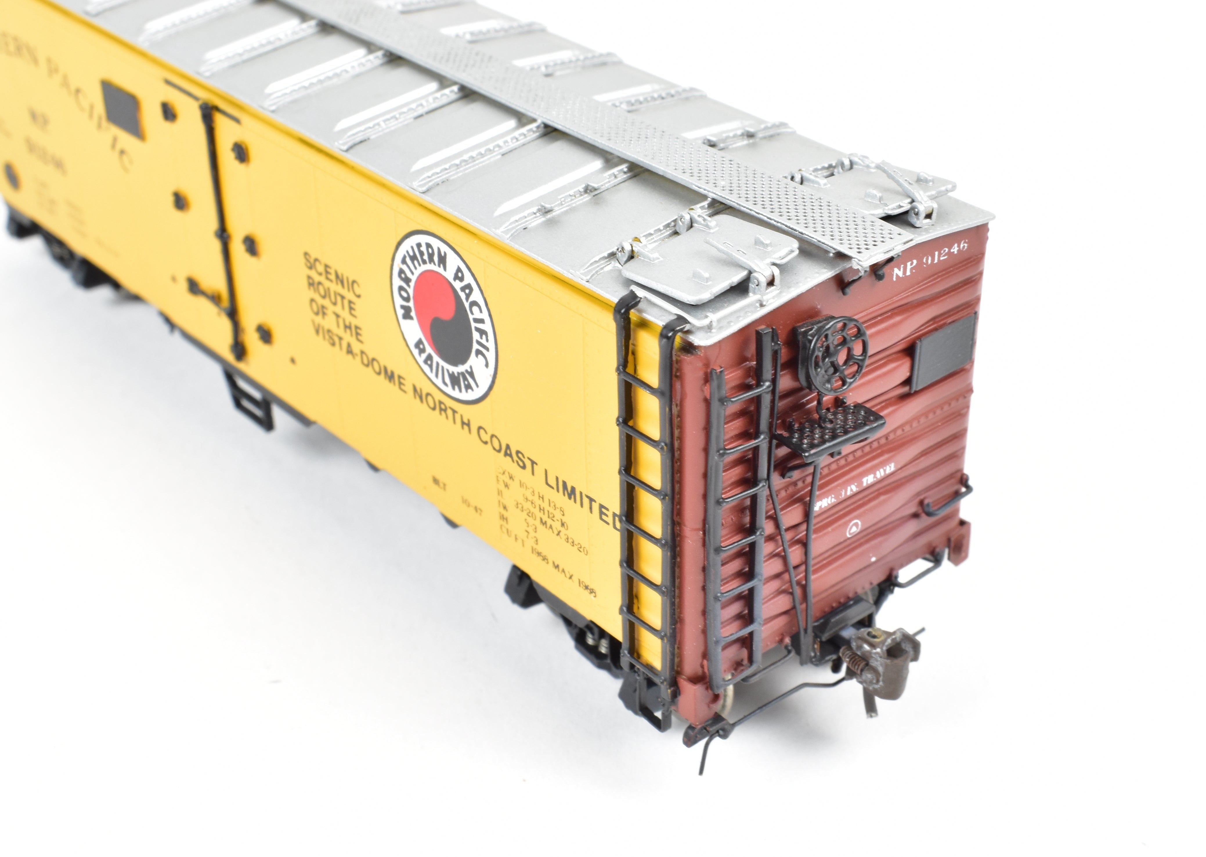 HO Scale Brass CIL - Challenger Imports North Pacific Steel Ice Refrigerator Freight/Passenger Car with Light Weathering and 'Scenic Route of The Vista - Dome North Coast Limited' Design