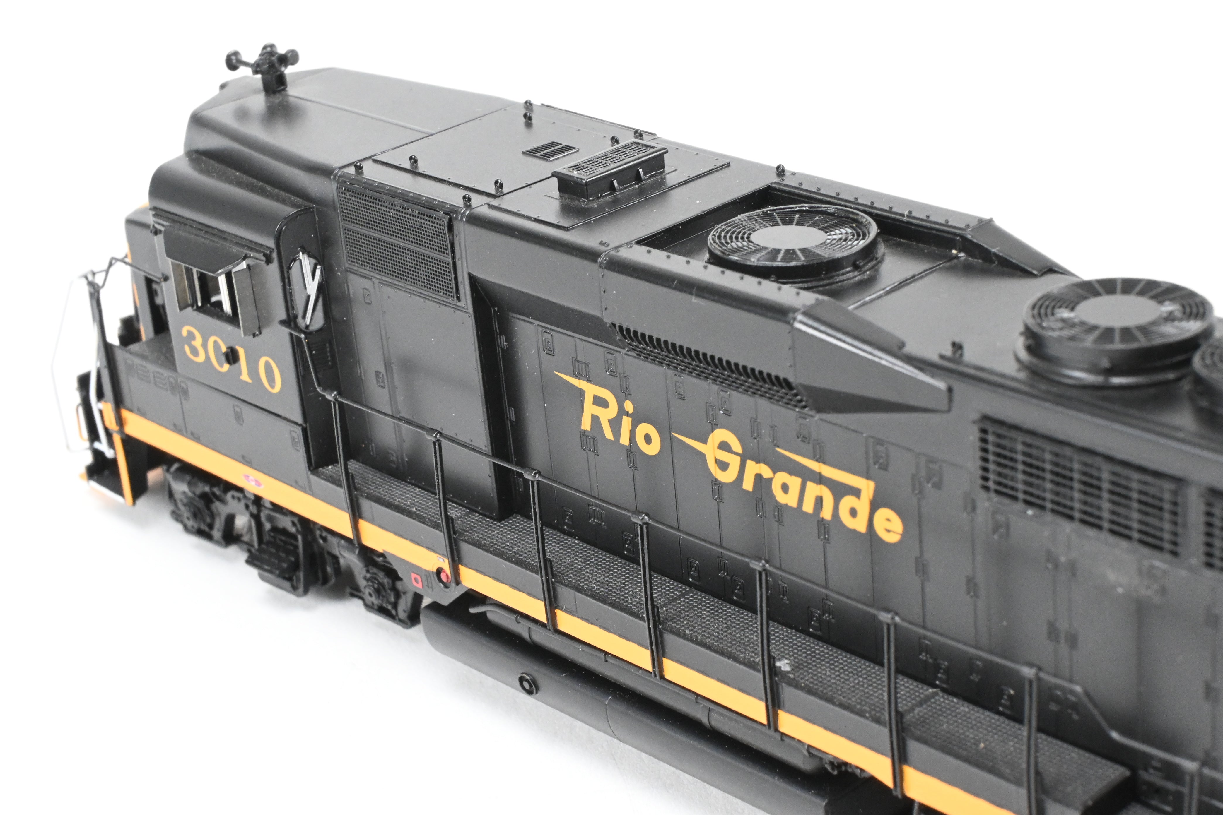 HO Scale Brass D&RGW EMD GP30 FP #3010 Black/Orange Model by Overland with DCC