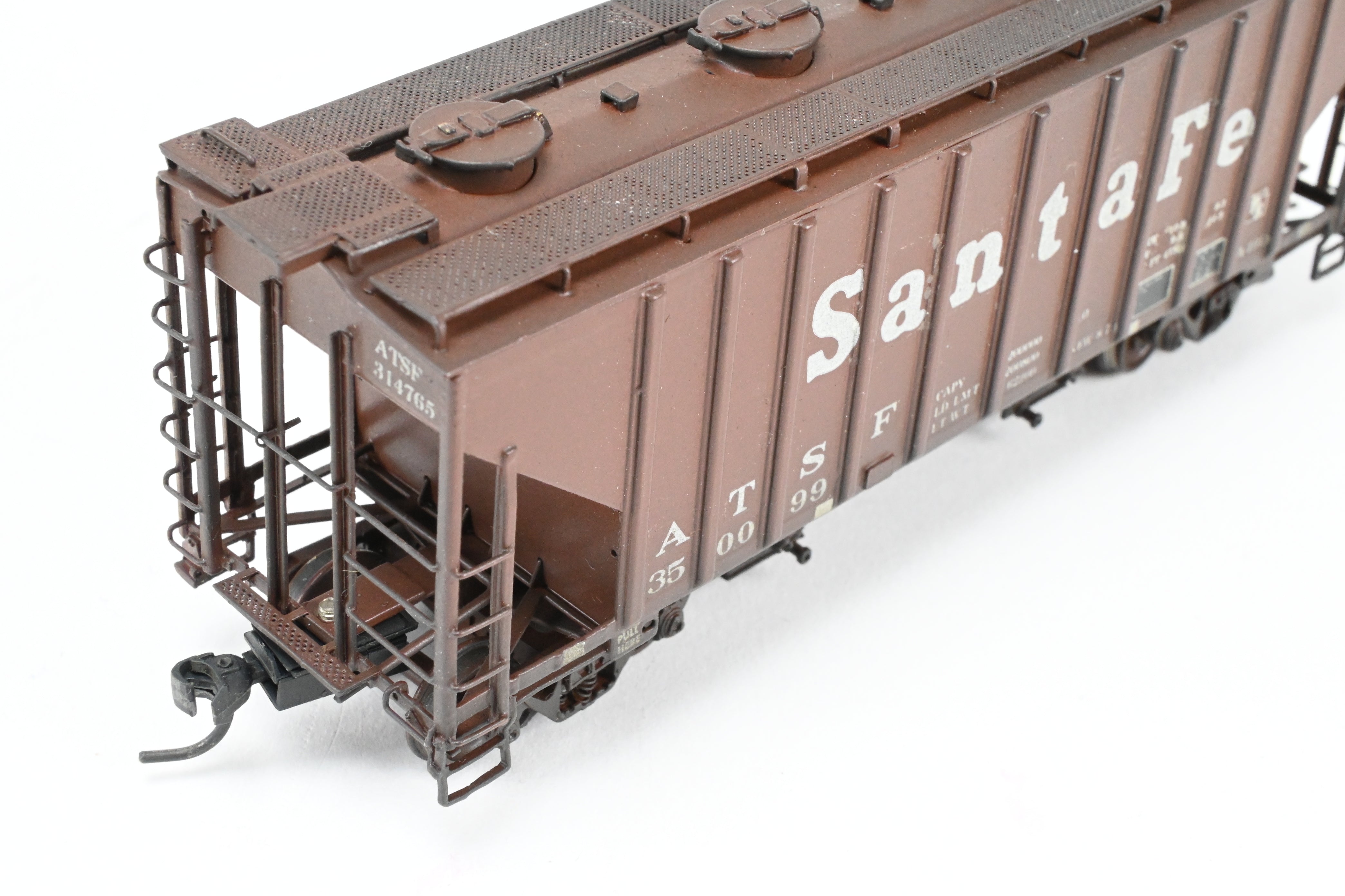 HO Brass OMI ATSF - Santa Fe 2-Bay Covered Hopper Model #350099