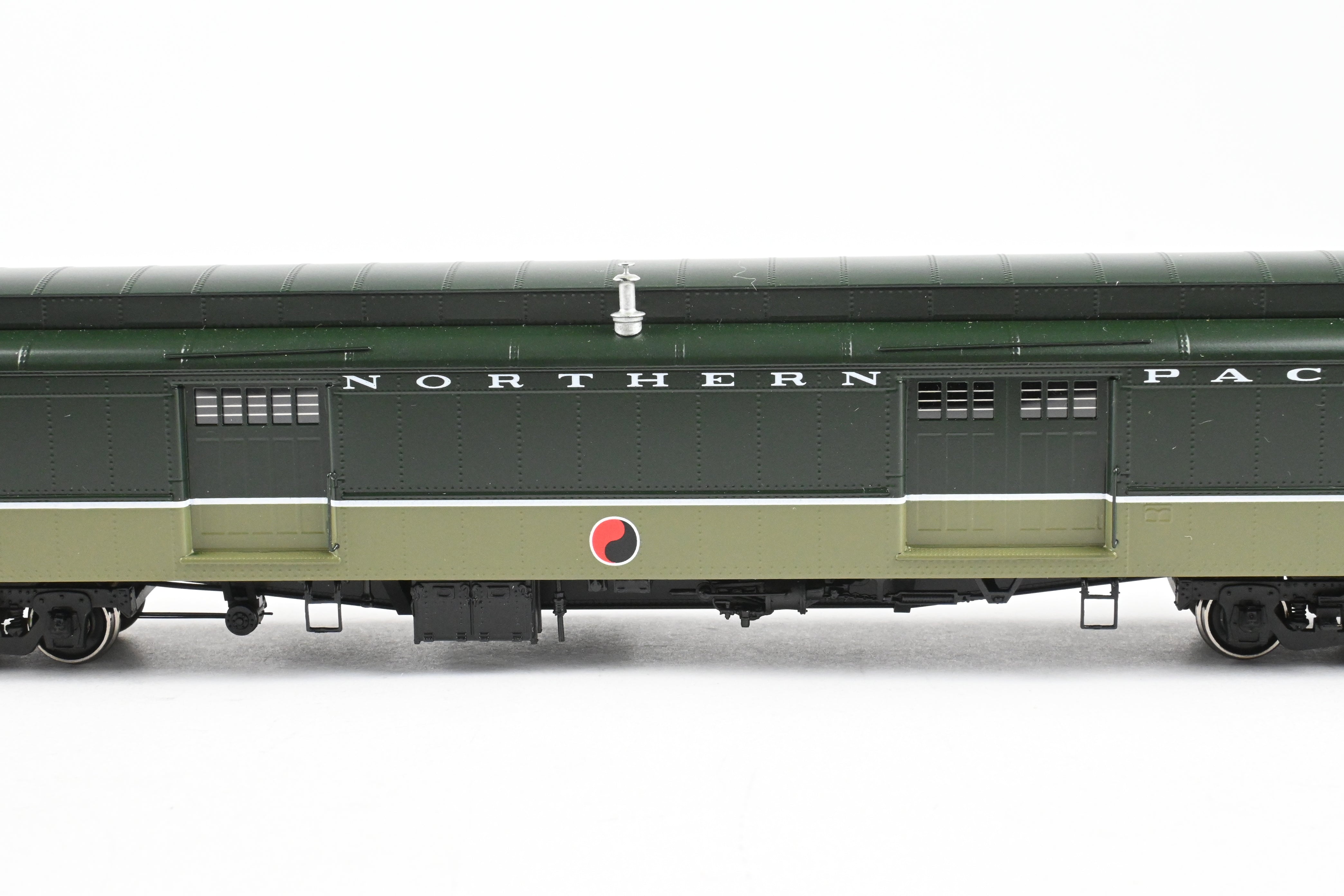 HO Scale Brass Northern Pacific Baggage Car No. 1505 by W&R Enterprises, Factory Painted Loewy